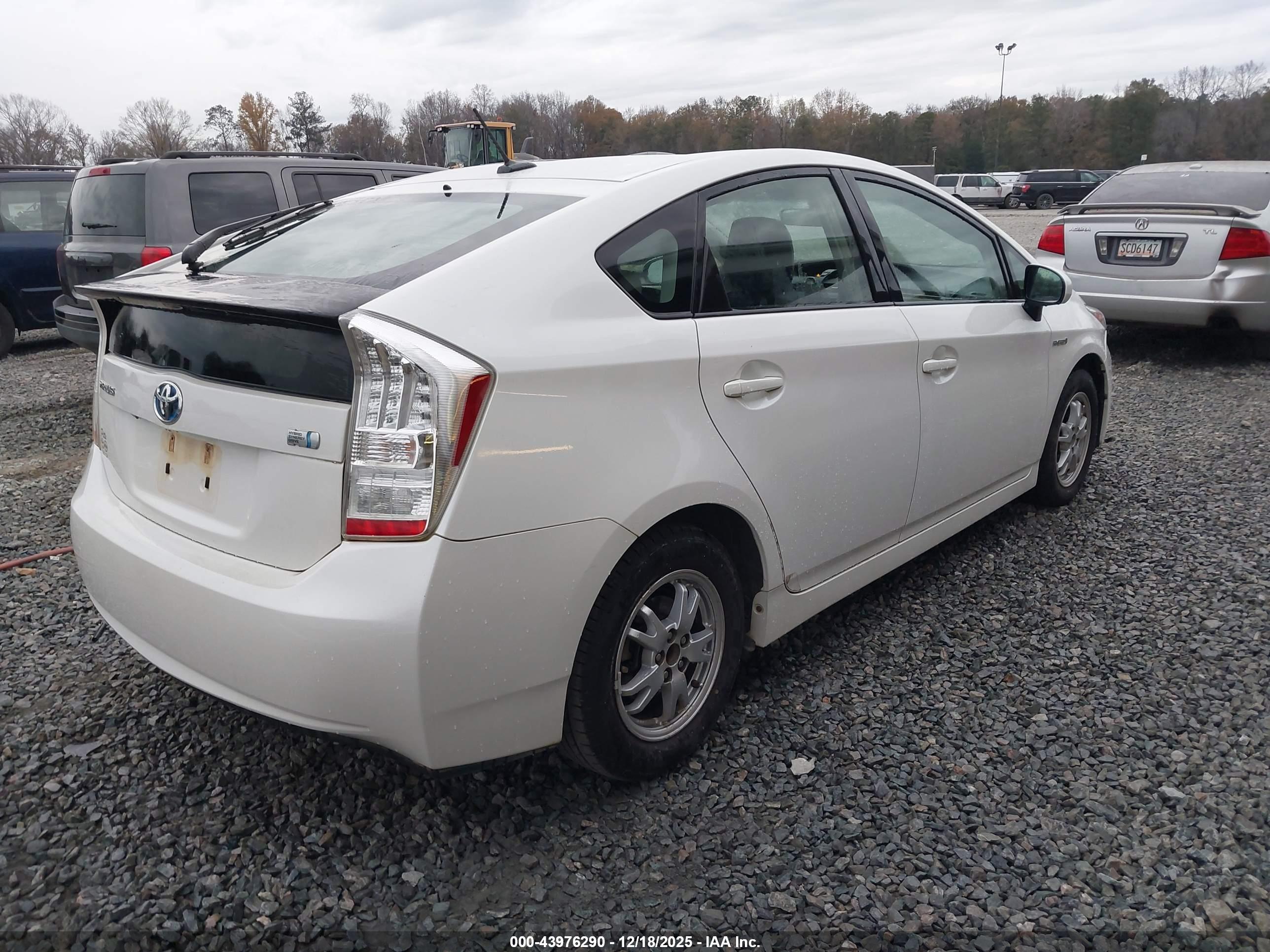 TOYOTA PRIUS image 4