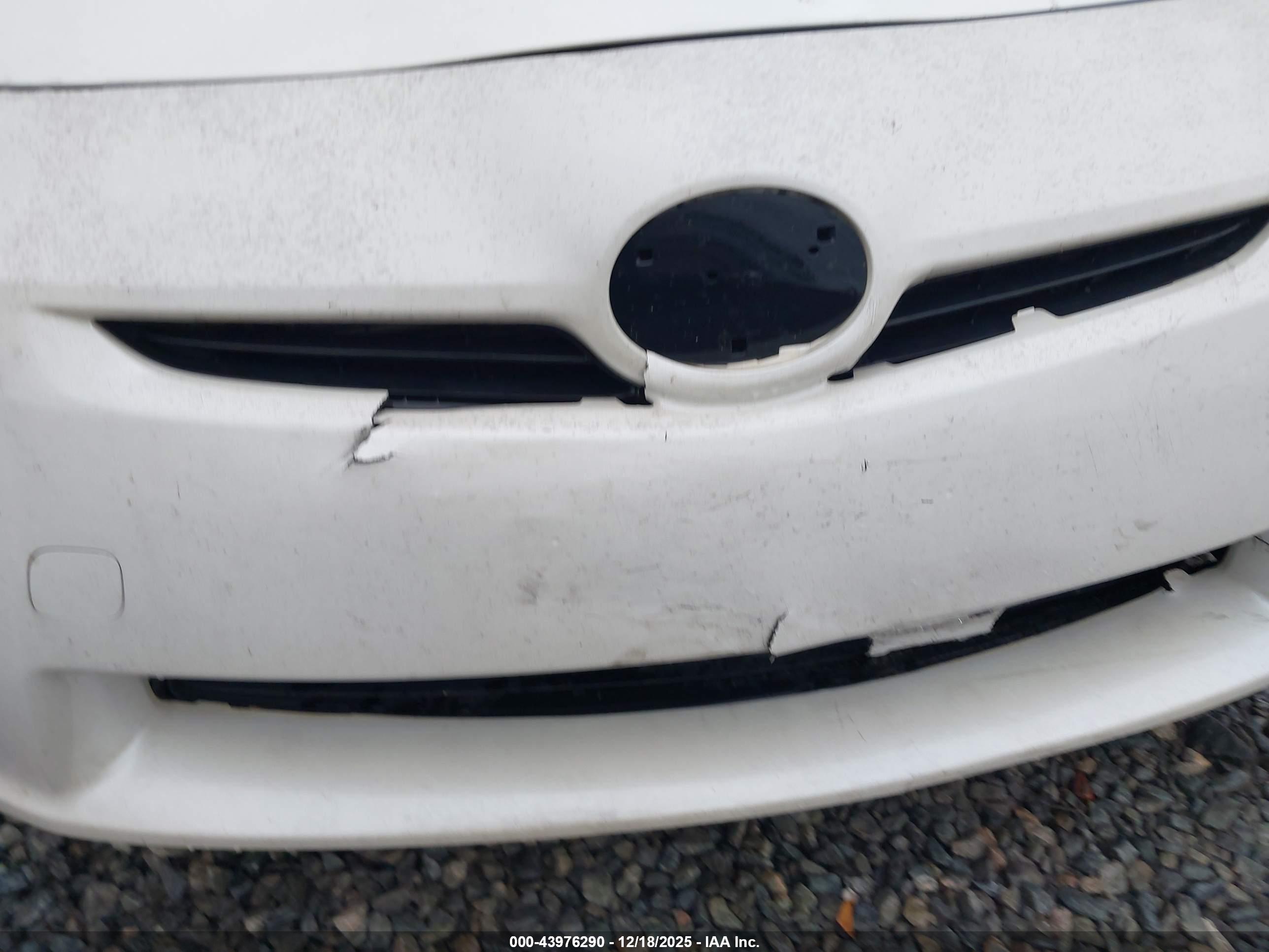 TOYOTA PRIUS image 6