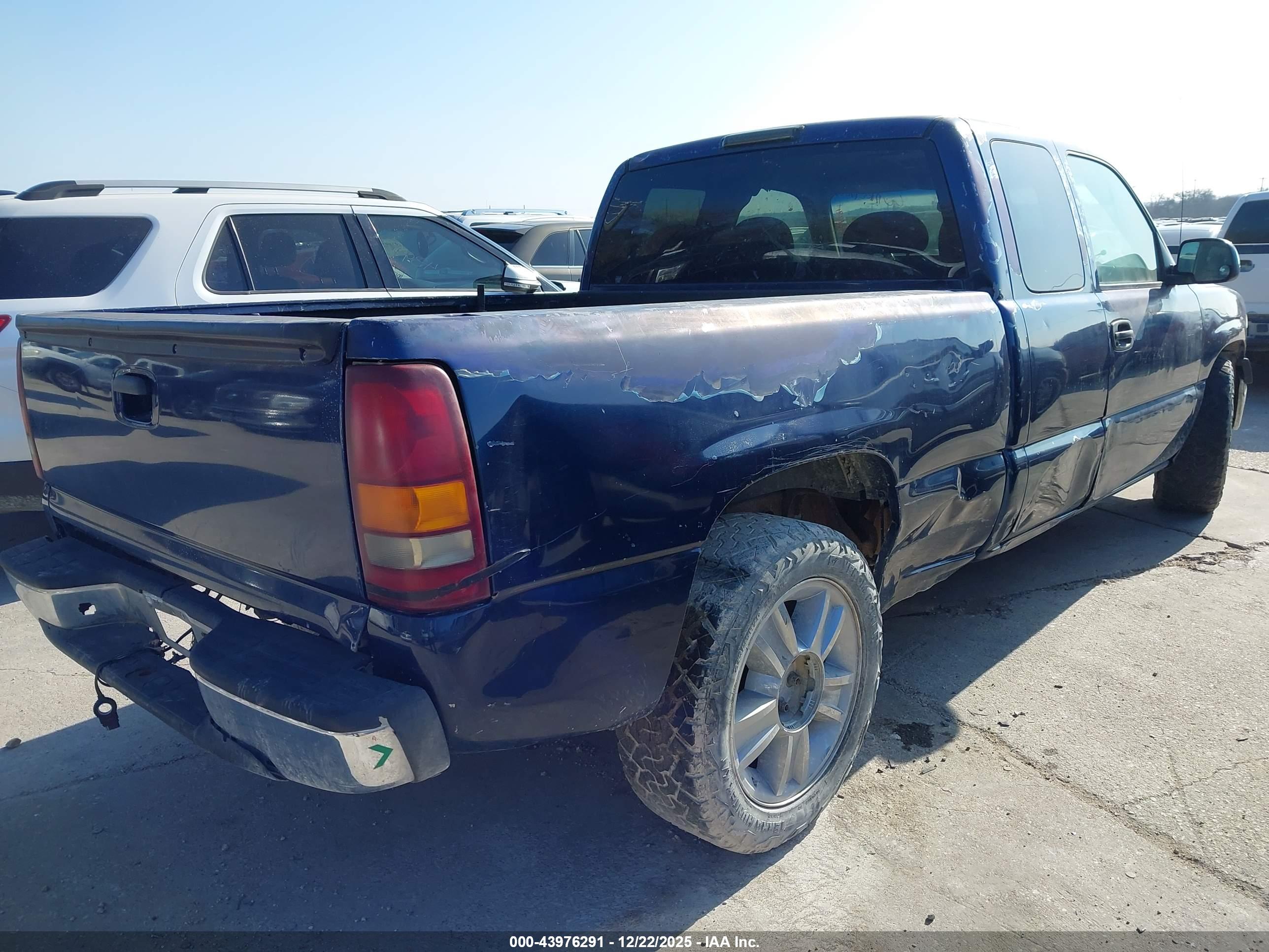 CHEVROLET SILVERADO image 4