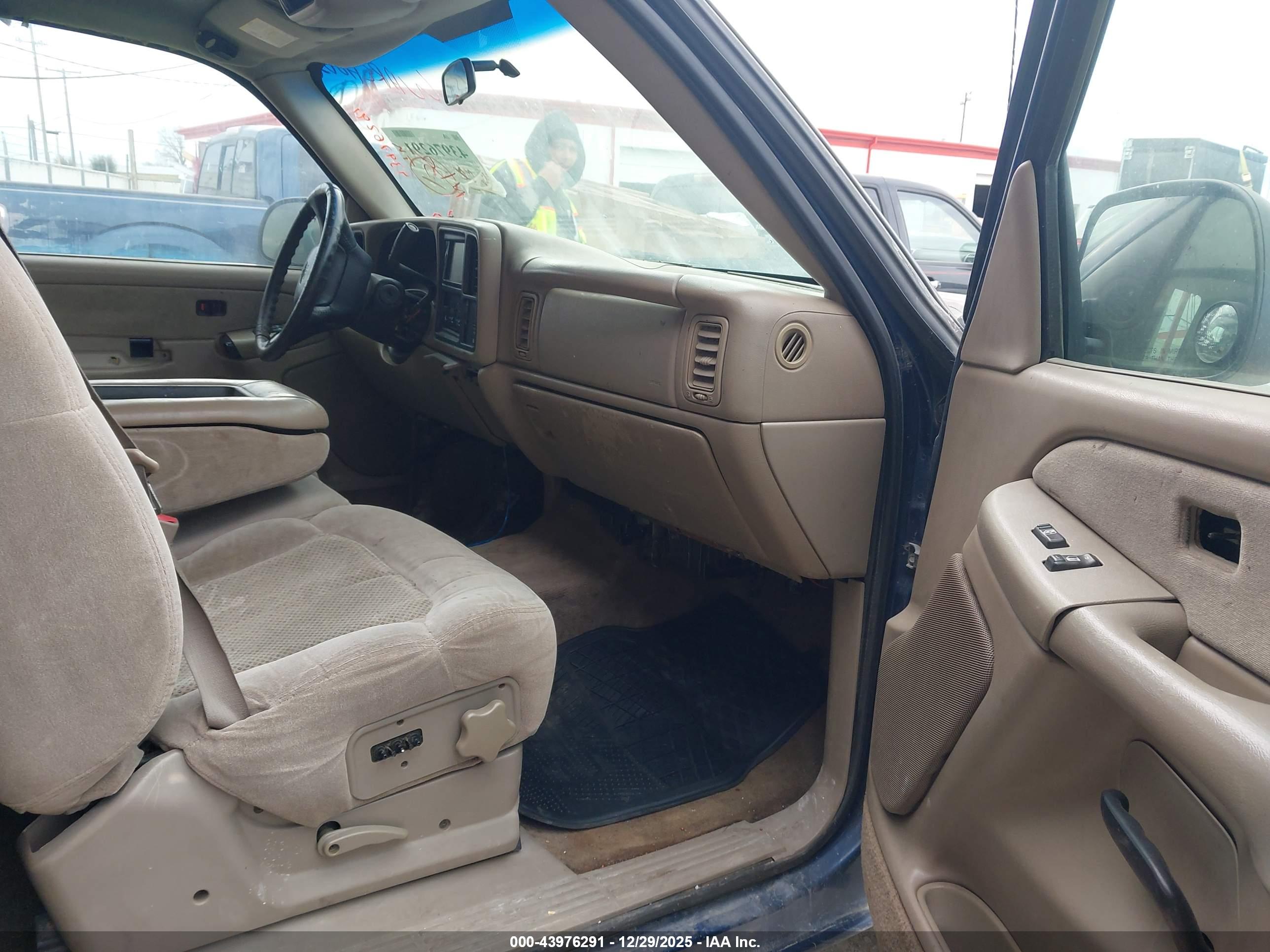 CHEVROLET SILVERADO image 5