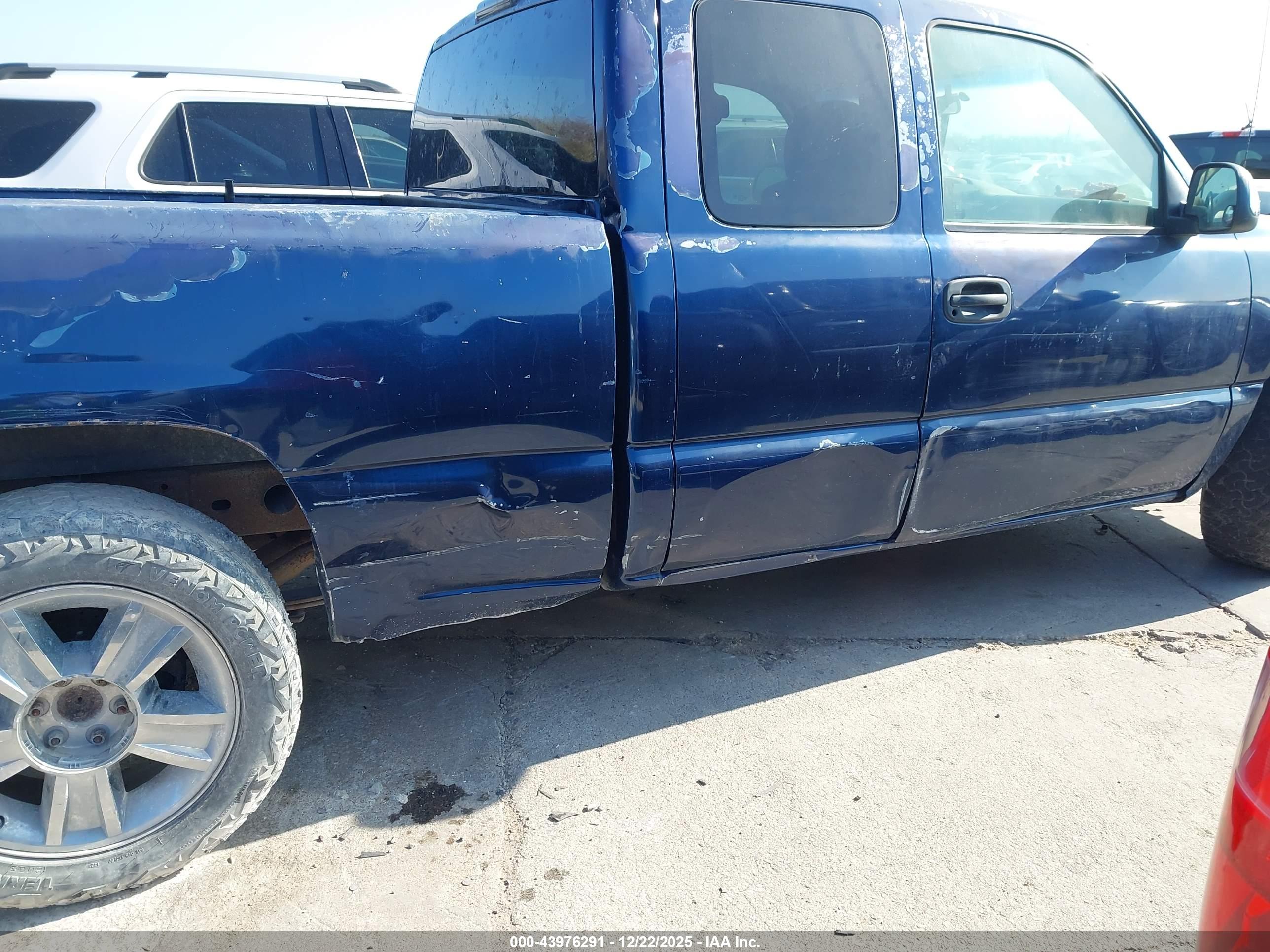 CHEVROLET SILVERADO image 6