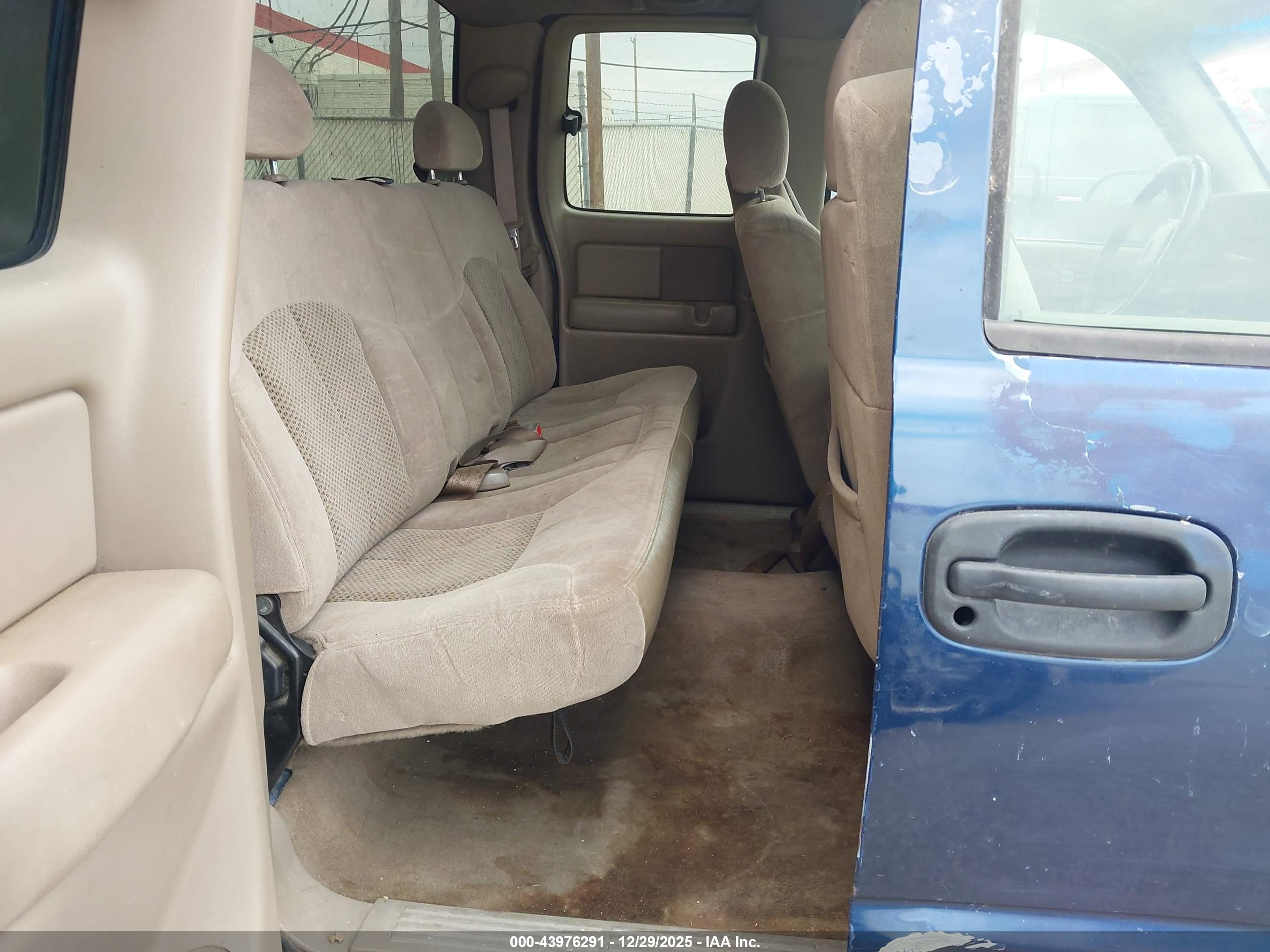 CHEVROLET SILVERADO image 8