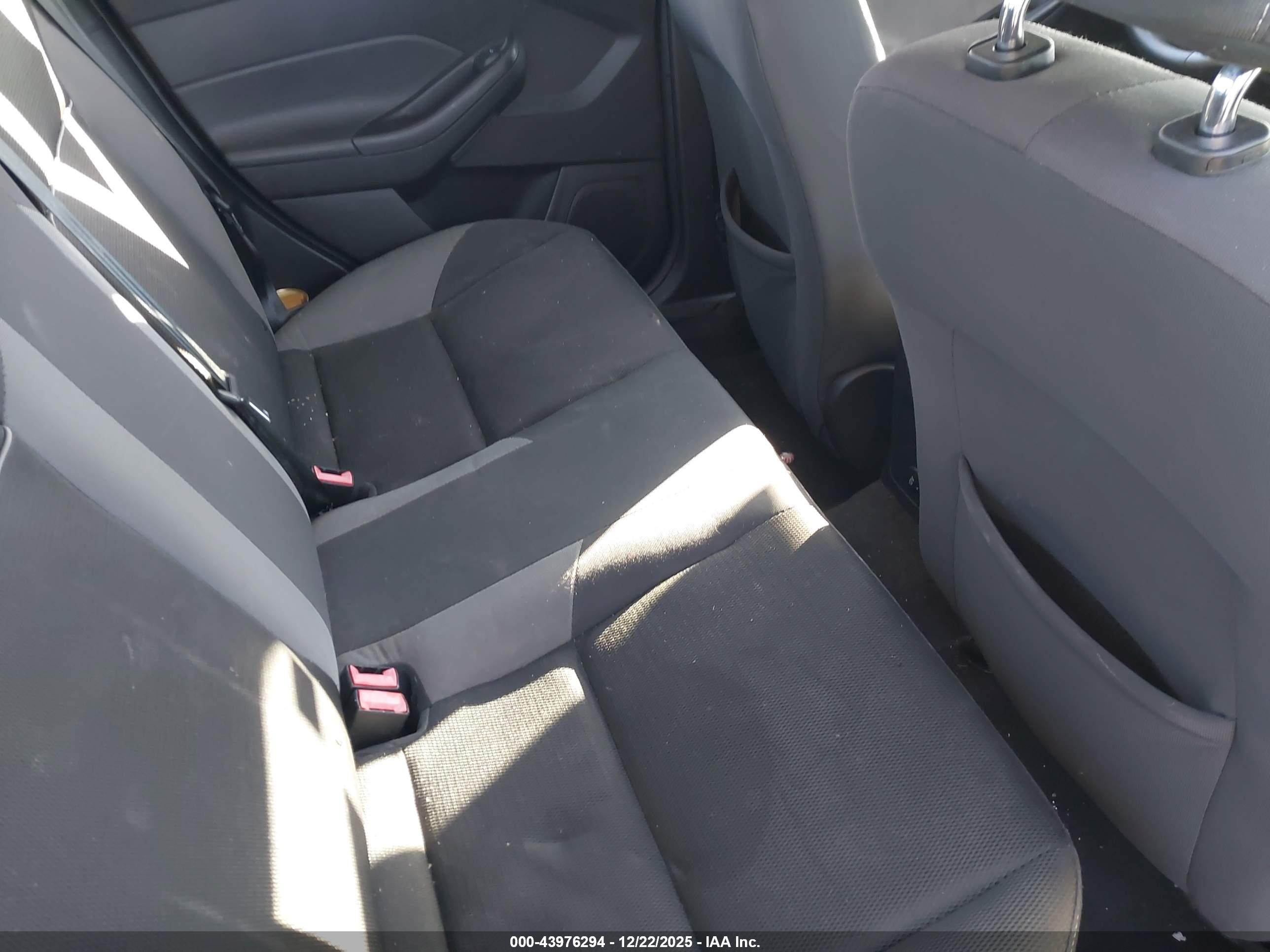 FORD FOCUS image 8