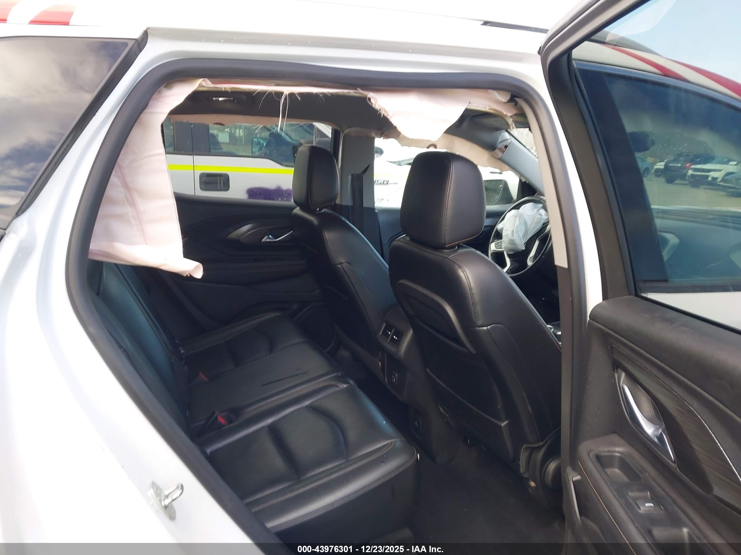 GMC TERRAIN image 8