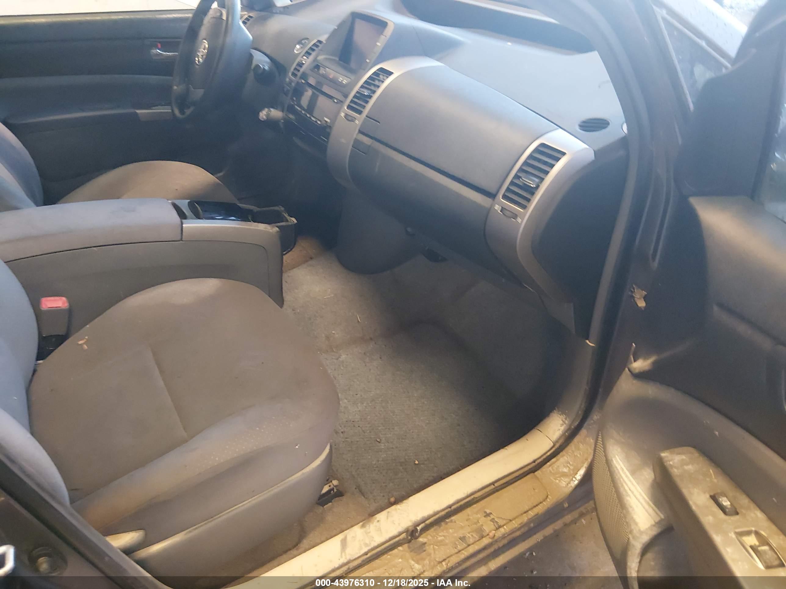 TOYOTA PRIUS image 5