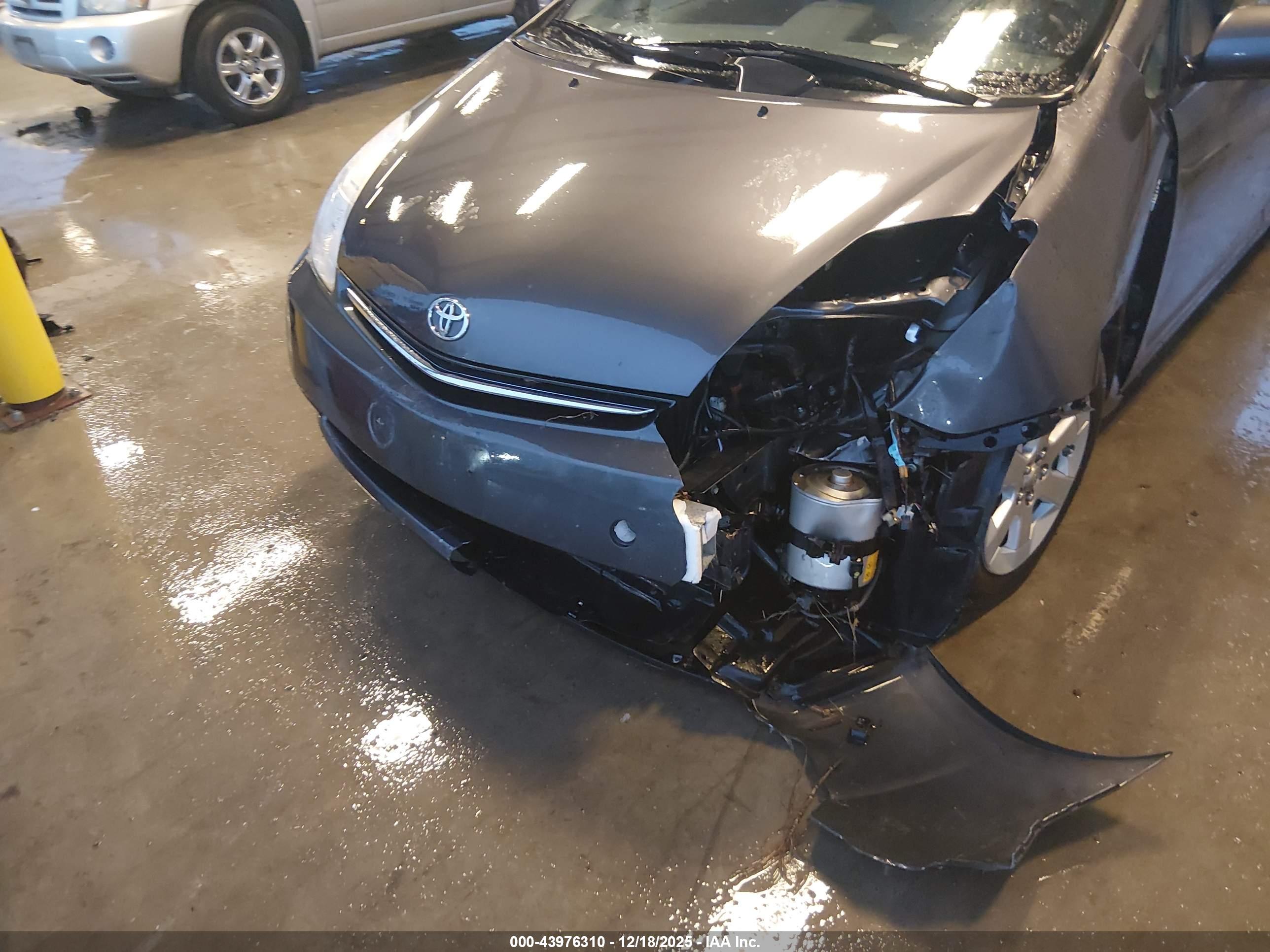 TOYOTA PRIUS image 6