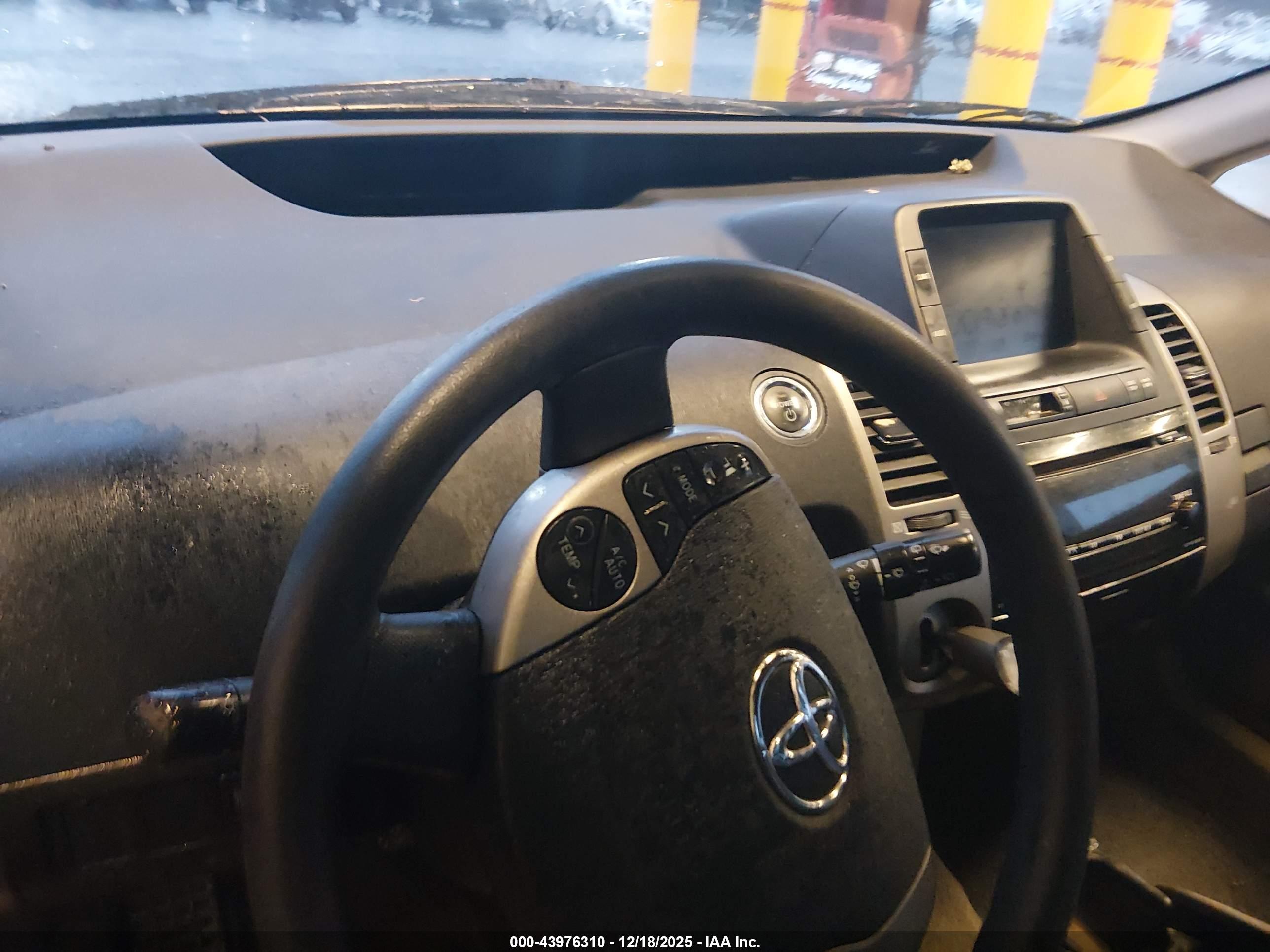 TOYOTA PRIUS image 7