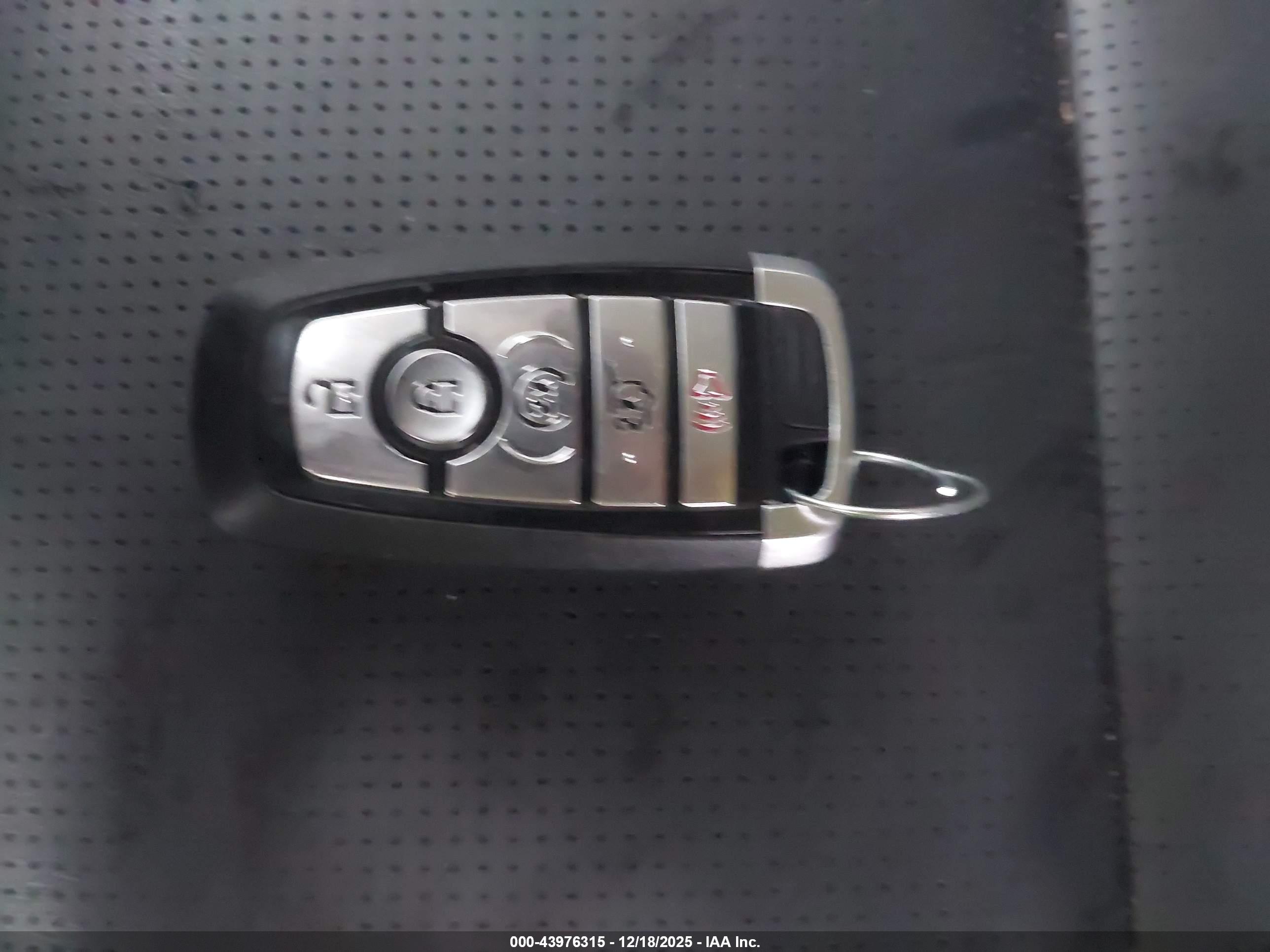 FORD ESCAPE image 11