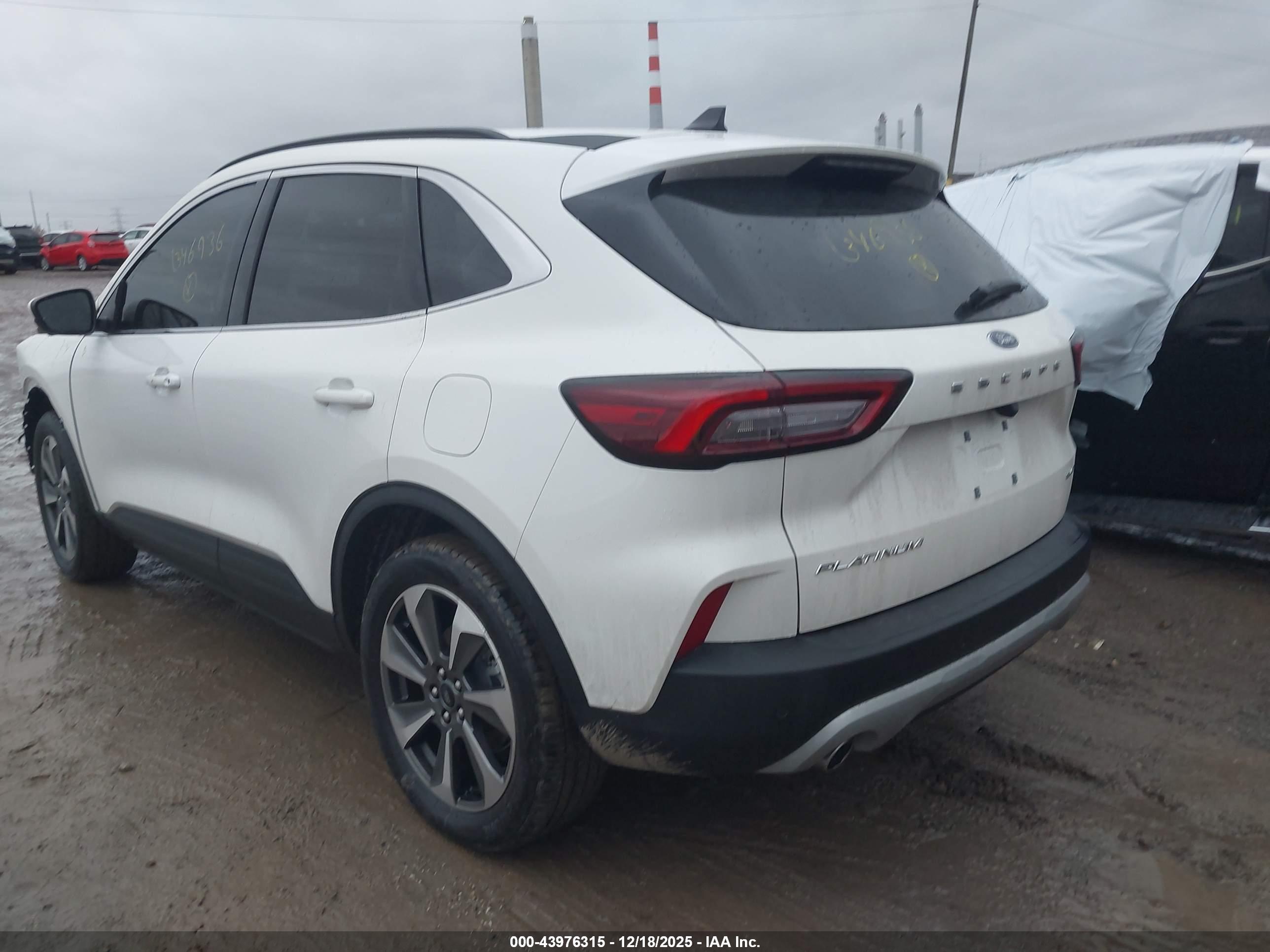 FORD ESCAPE image 3