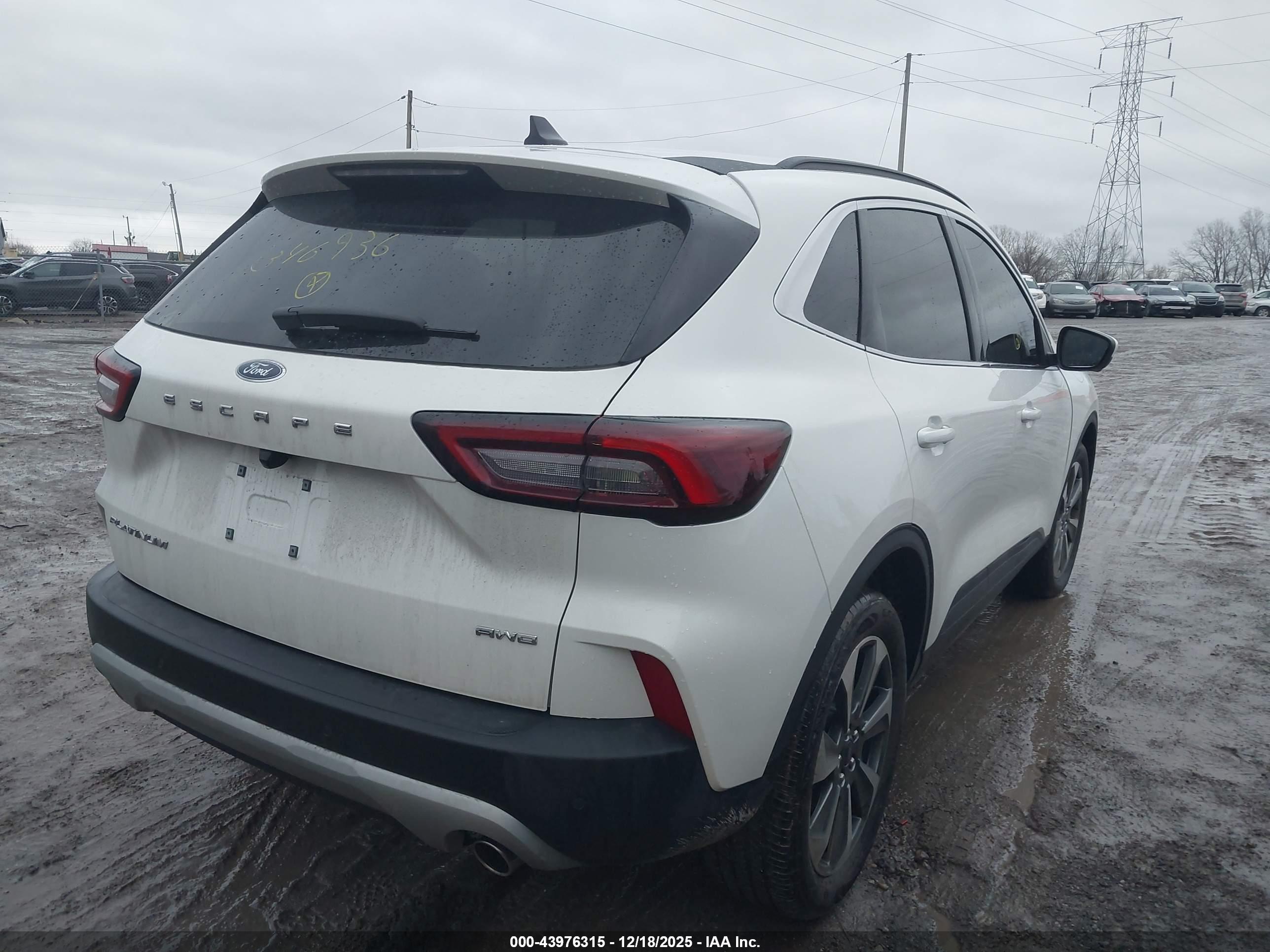 FORD ESCAPE image 4