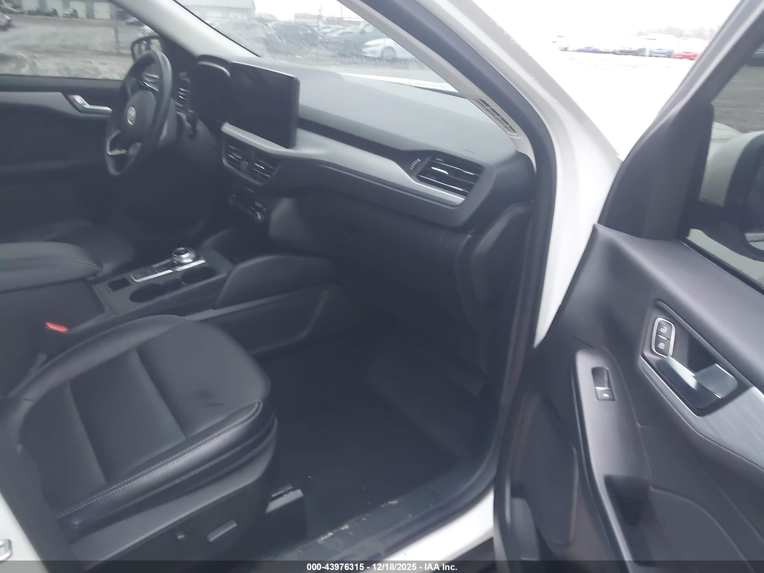 FORD ESCAPE image 5