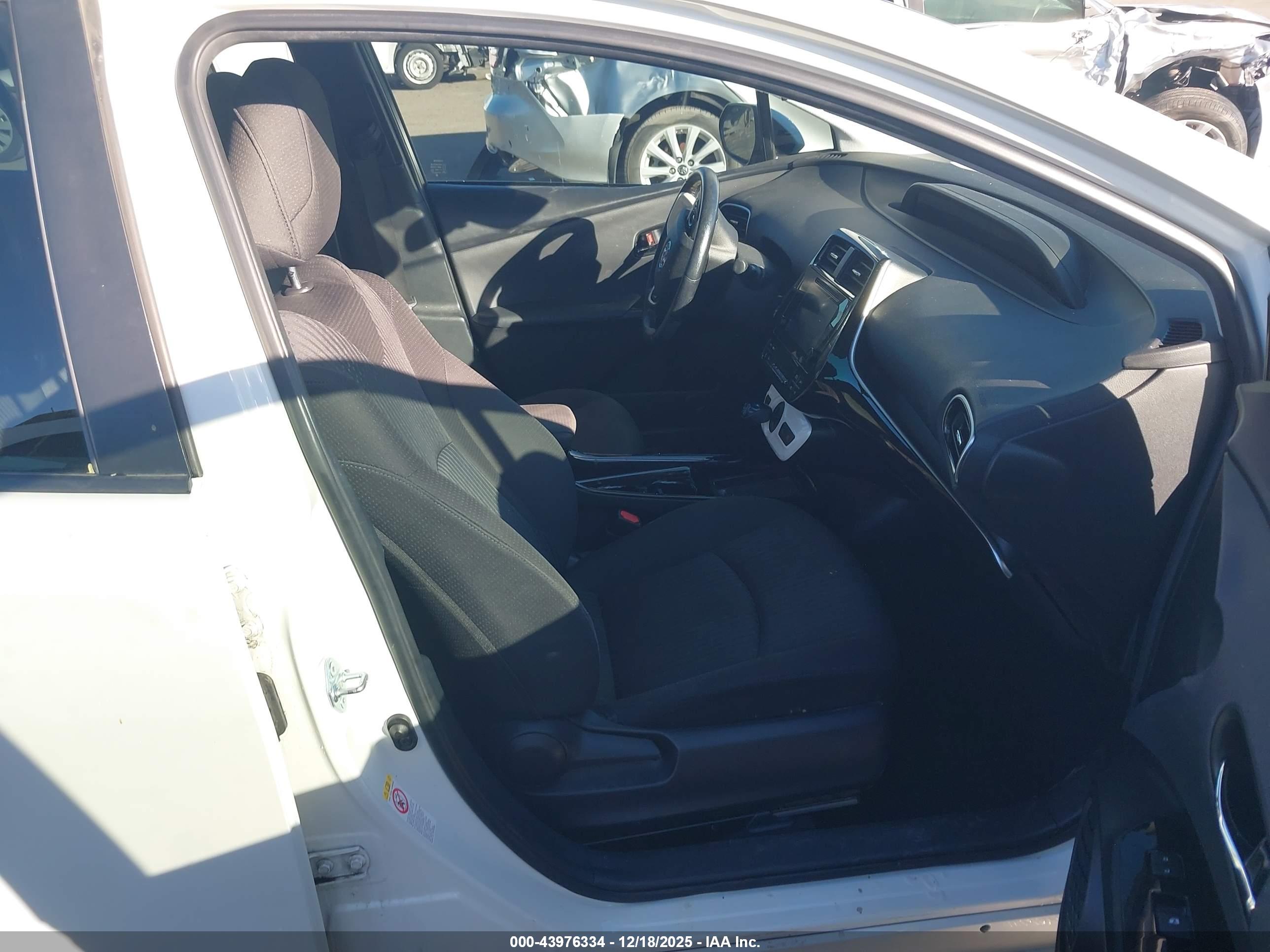 TOYOTA PRIUS image 5