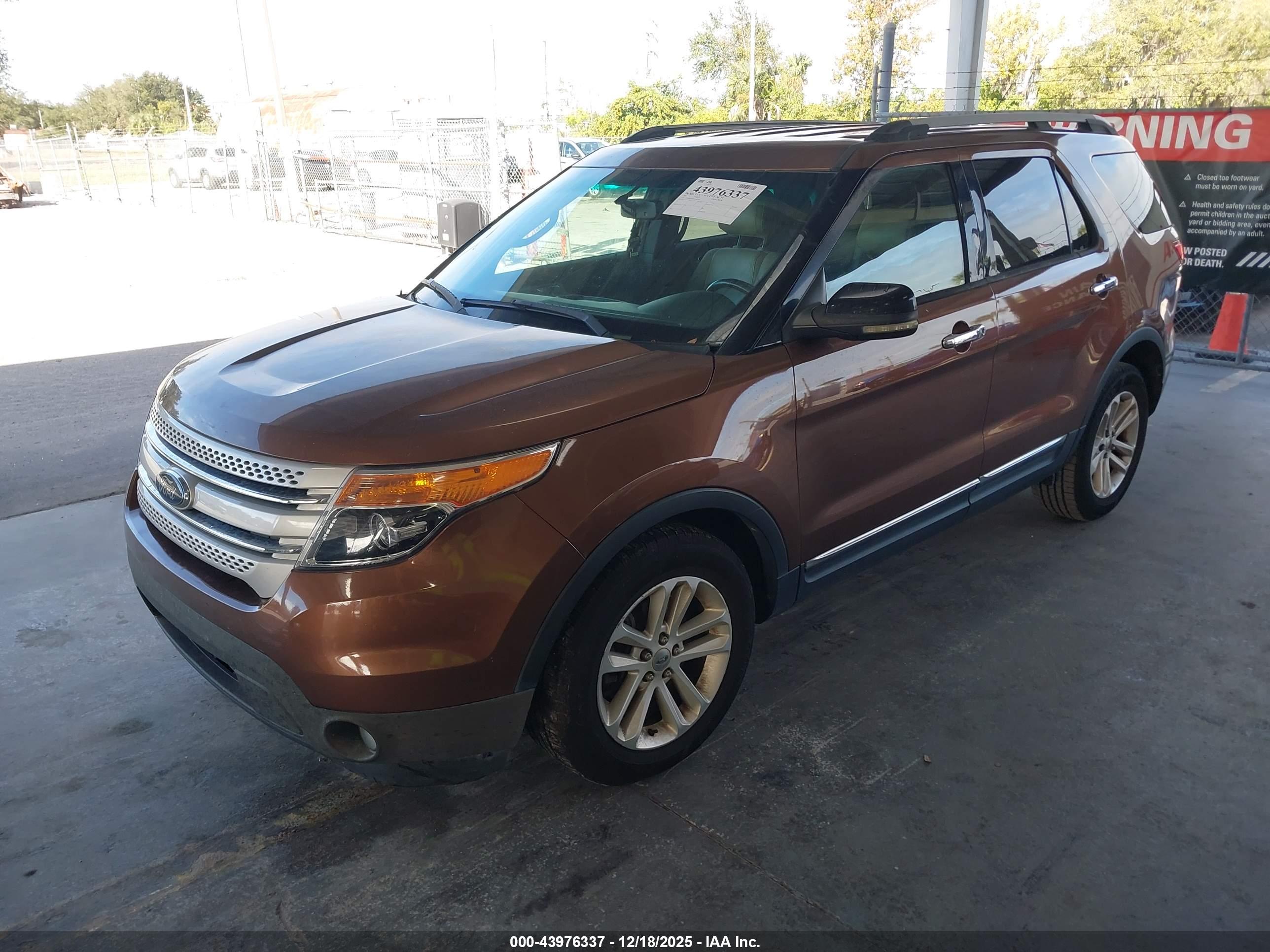 FORD EXPLORER image 2