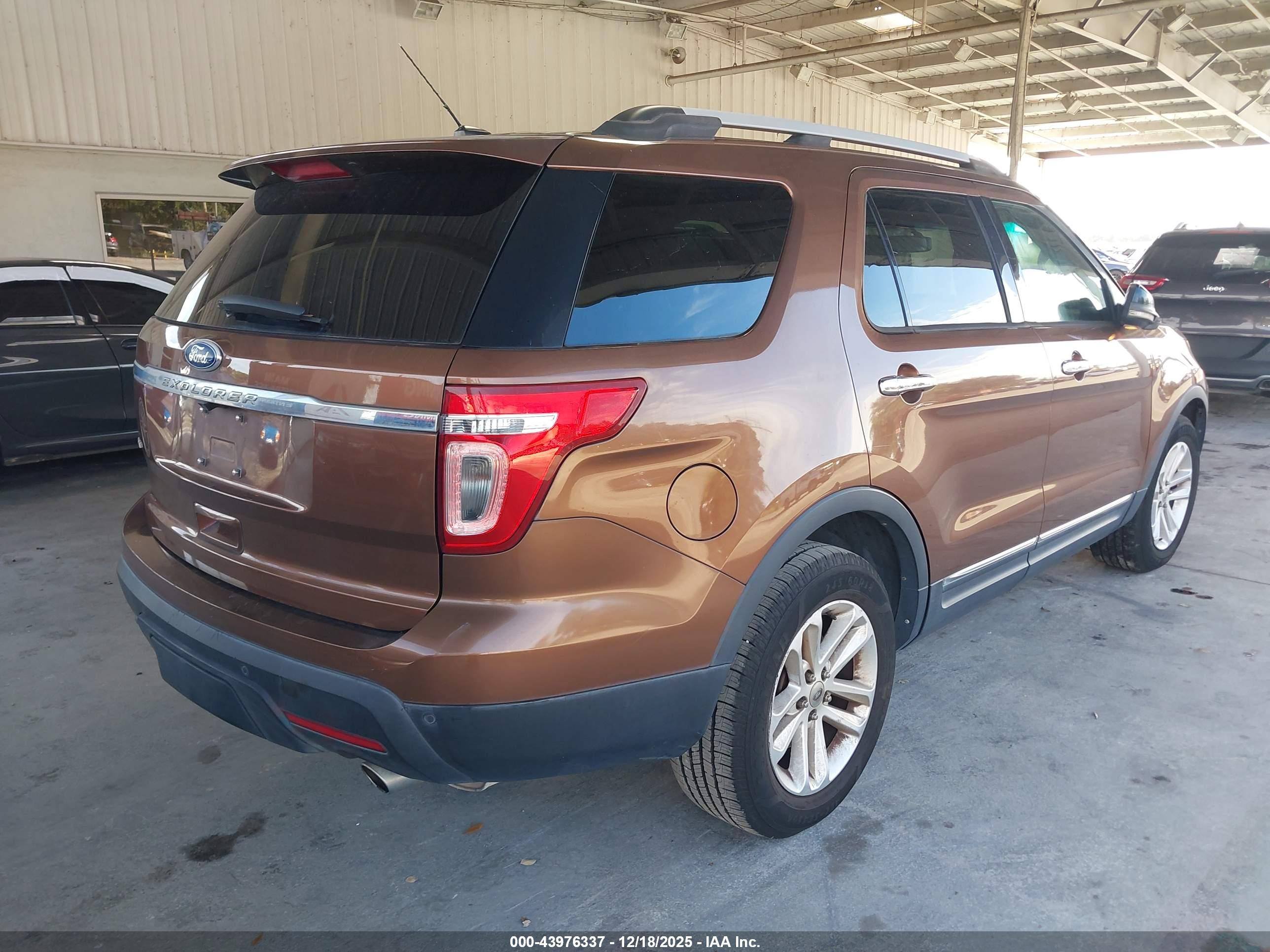 FORD EXPLORER image 4
