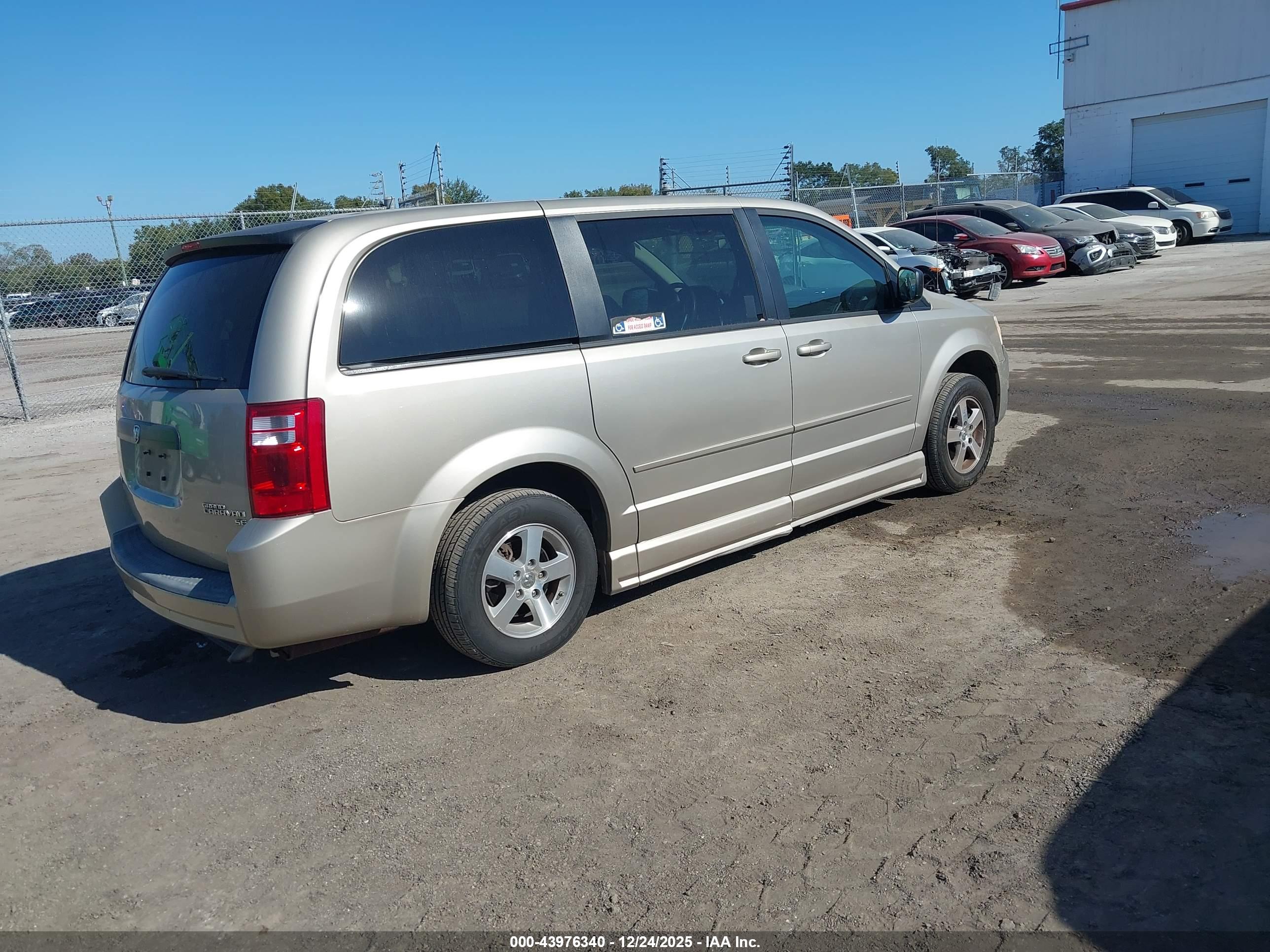 DODGE GRAND image 4