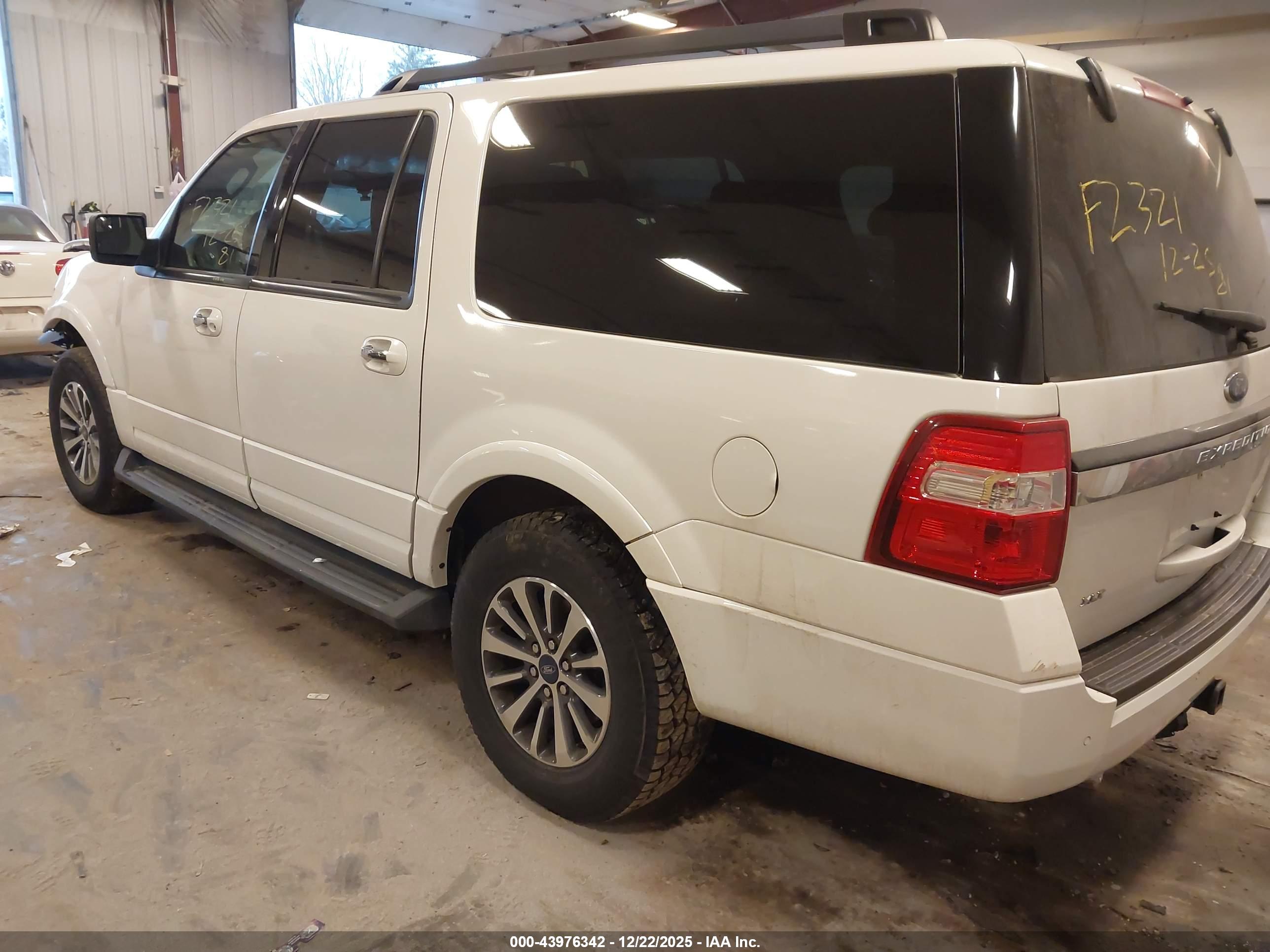 FORD EXPEDITION image 3