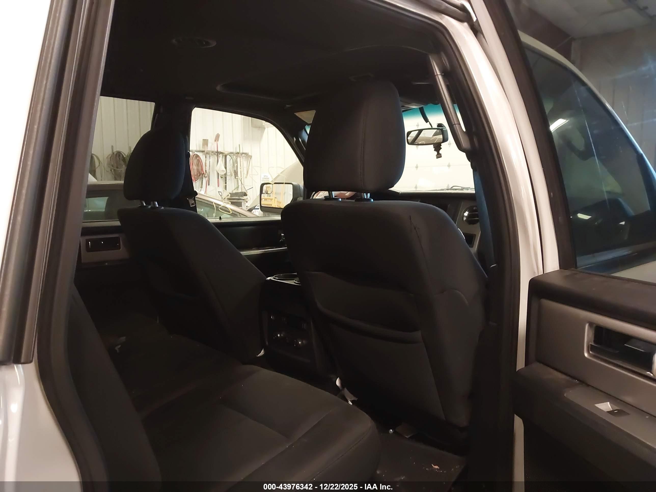 FORD EXPEDITION image 8
