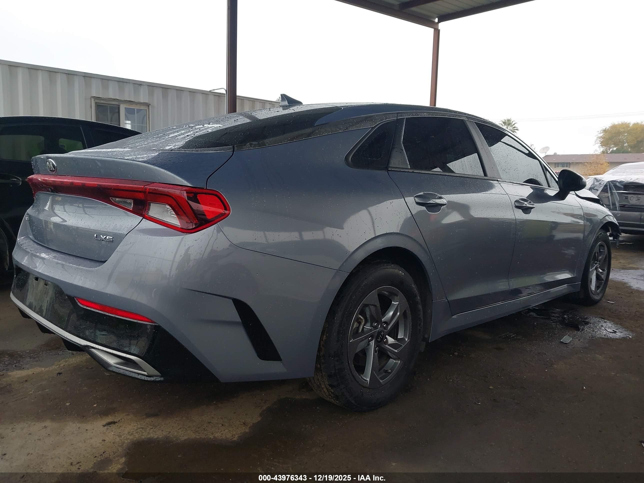 KIA K5 image 4