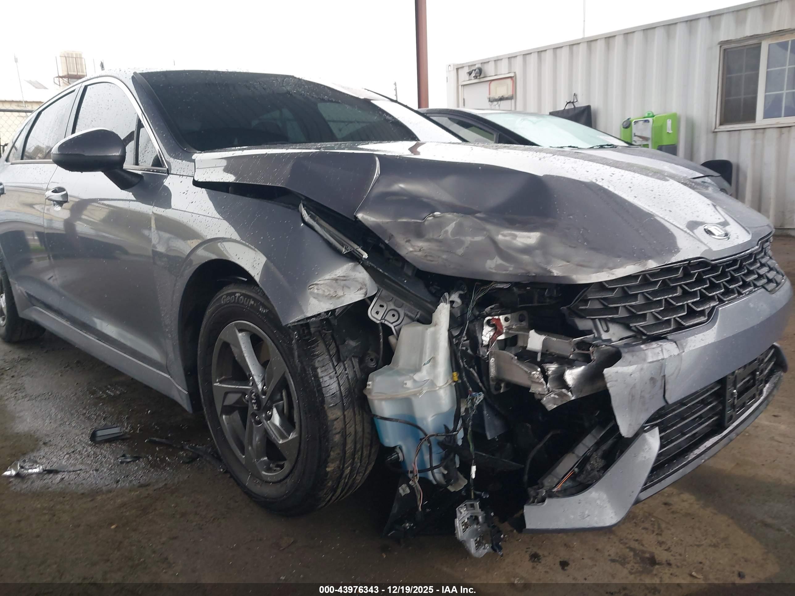 KIA K5 image 6