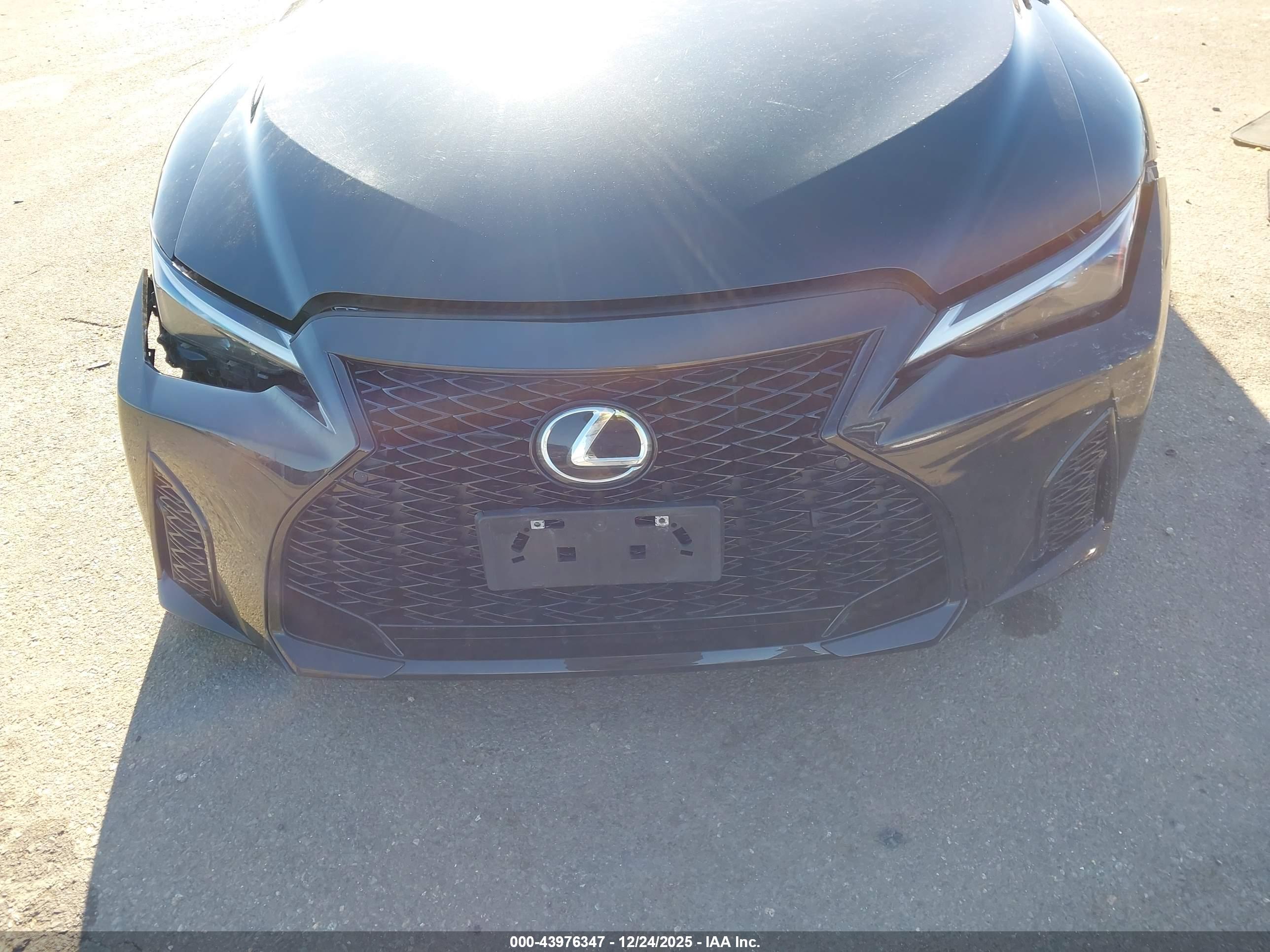 LEXUS IS image 6