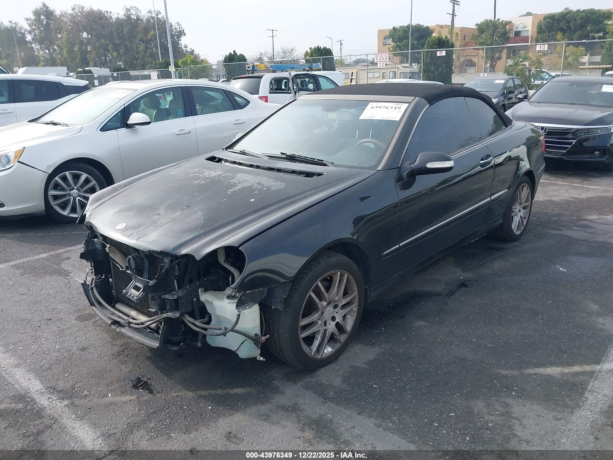 MERCEDES-BENZ CLK image 2