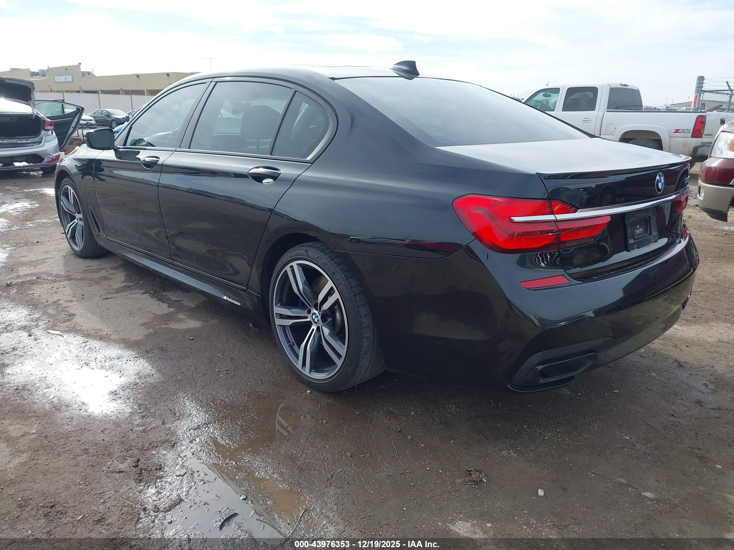 BMW 750I image 3