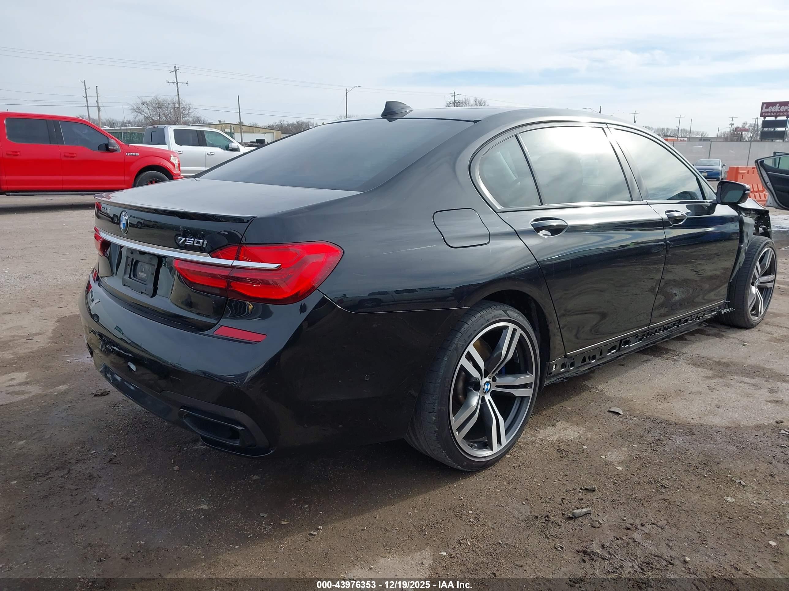 BMW 750I image 4