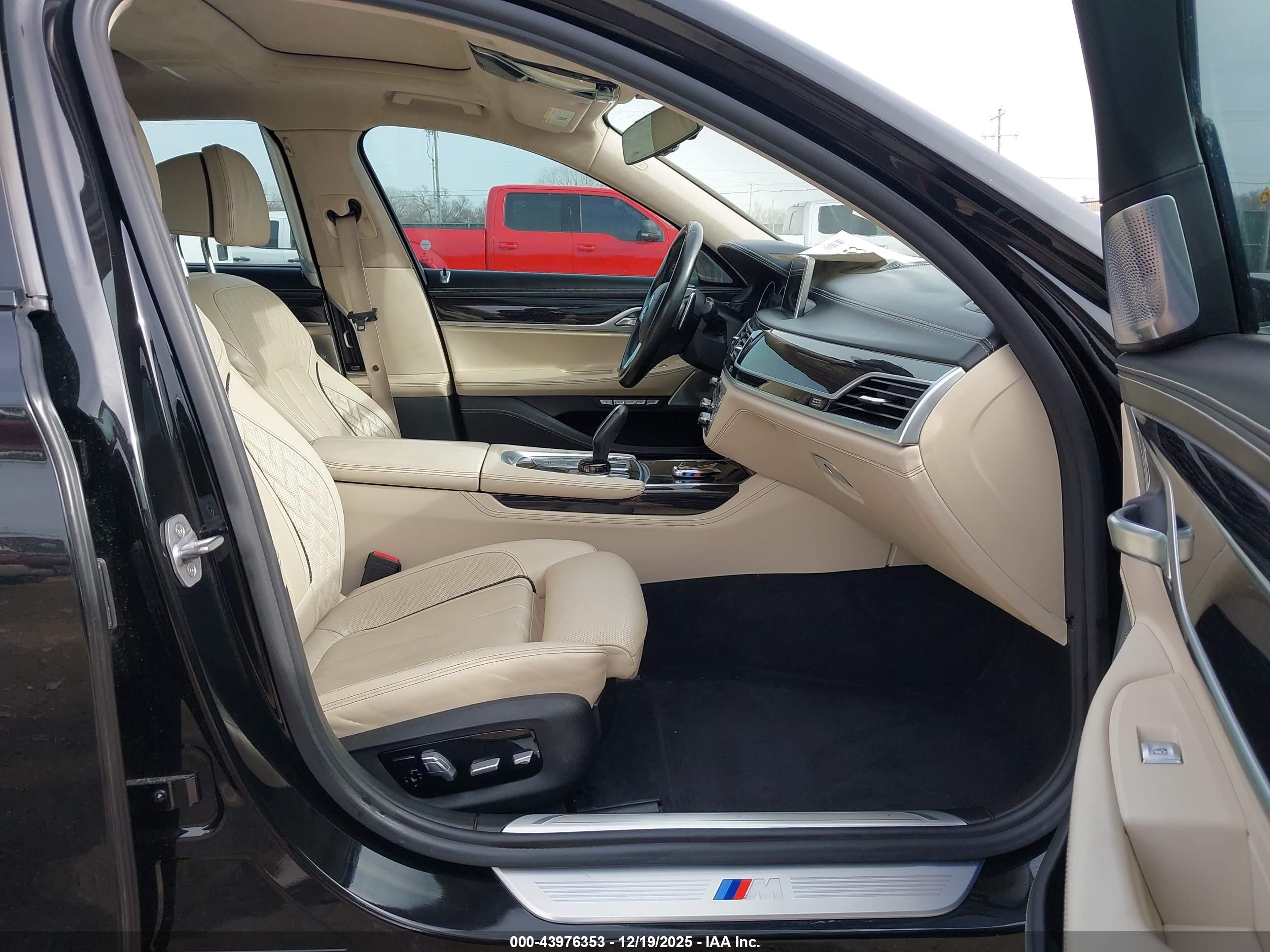 BMW 750I image 5