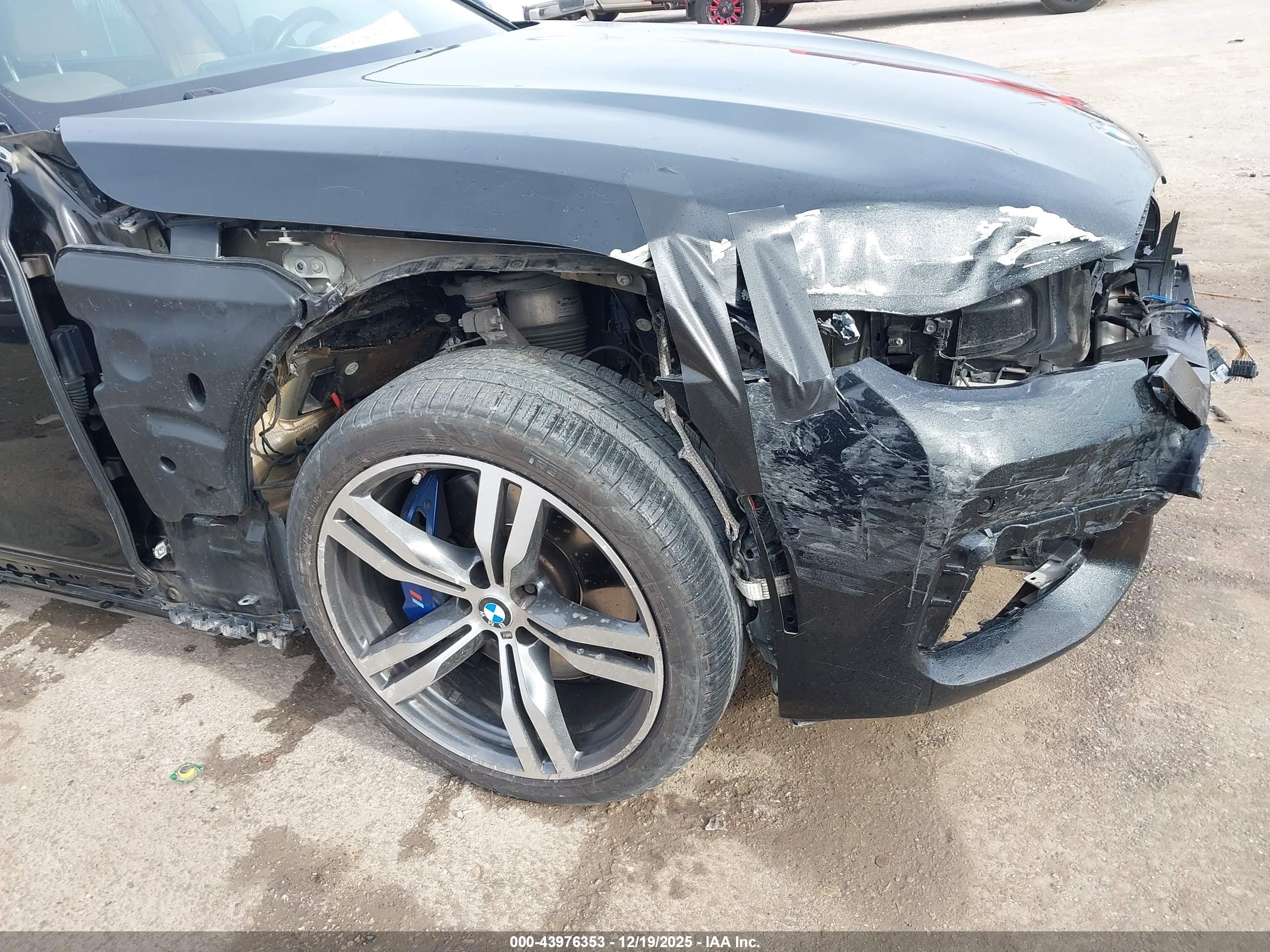 BMW 750I image 6