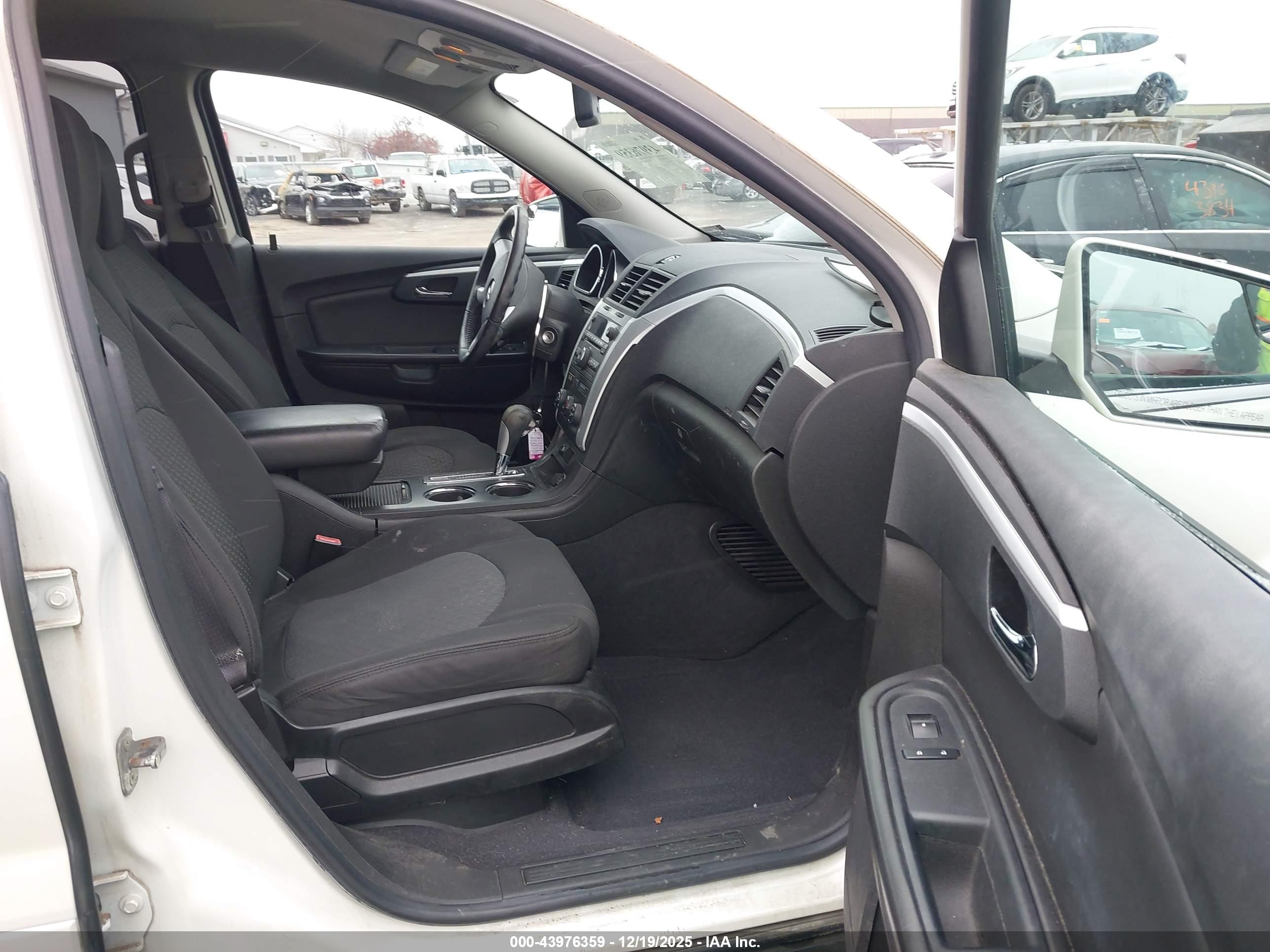 CHEVROLET TRAVERSE image 5
