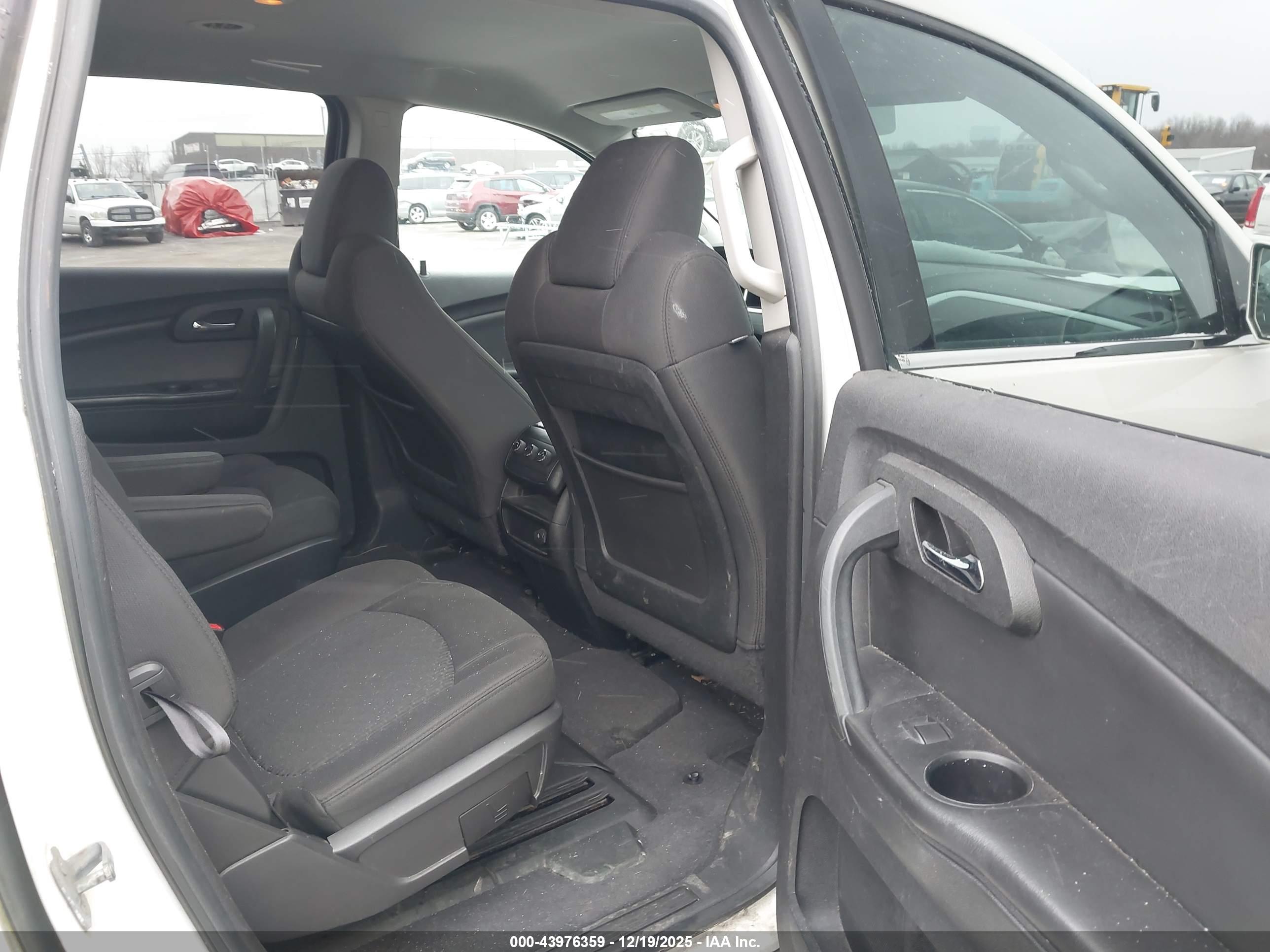 CHEVROLET TRAVERSE image 8