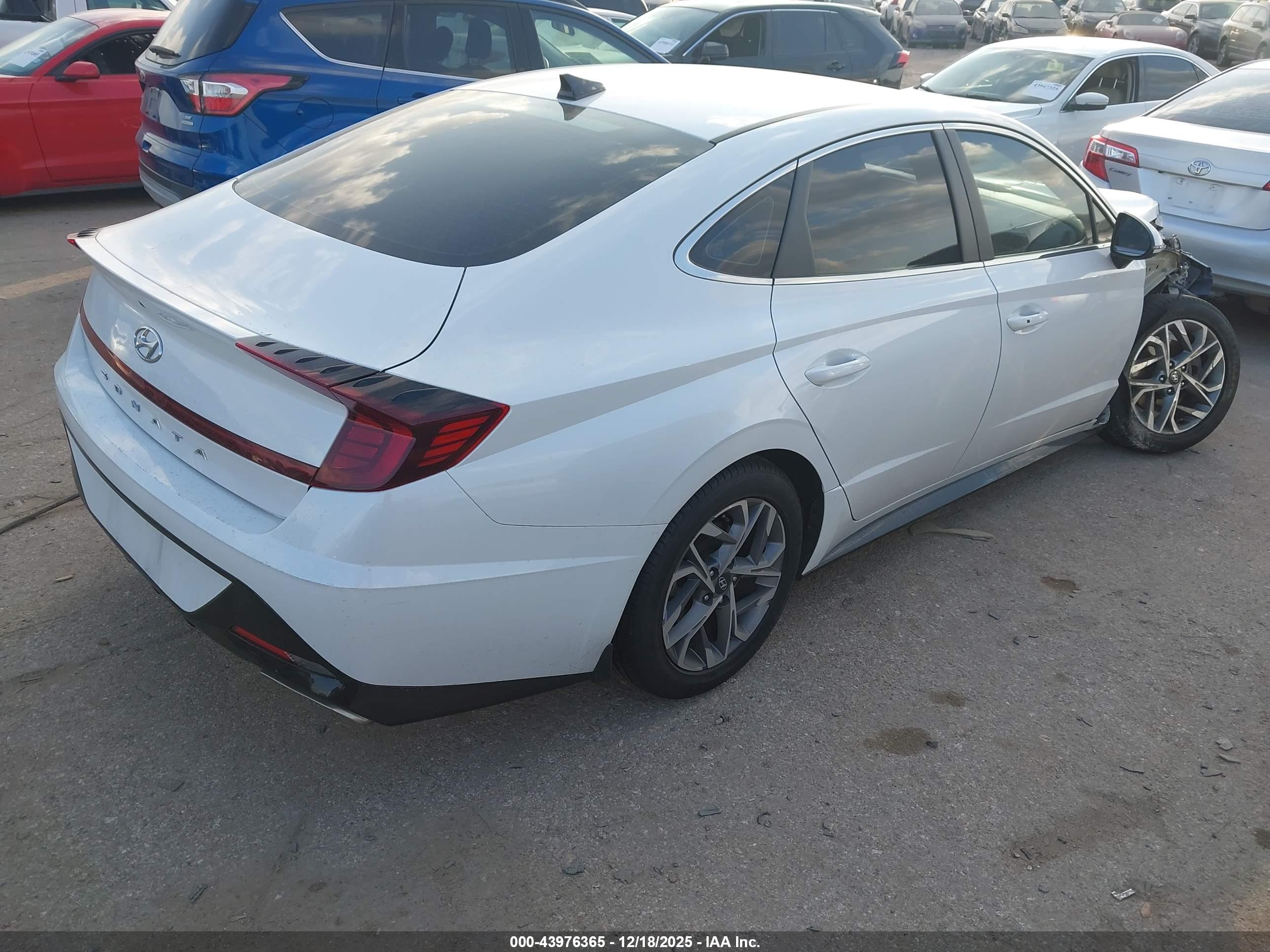 HYUNDAI SONATA image 4