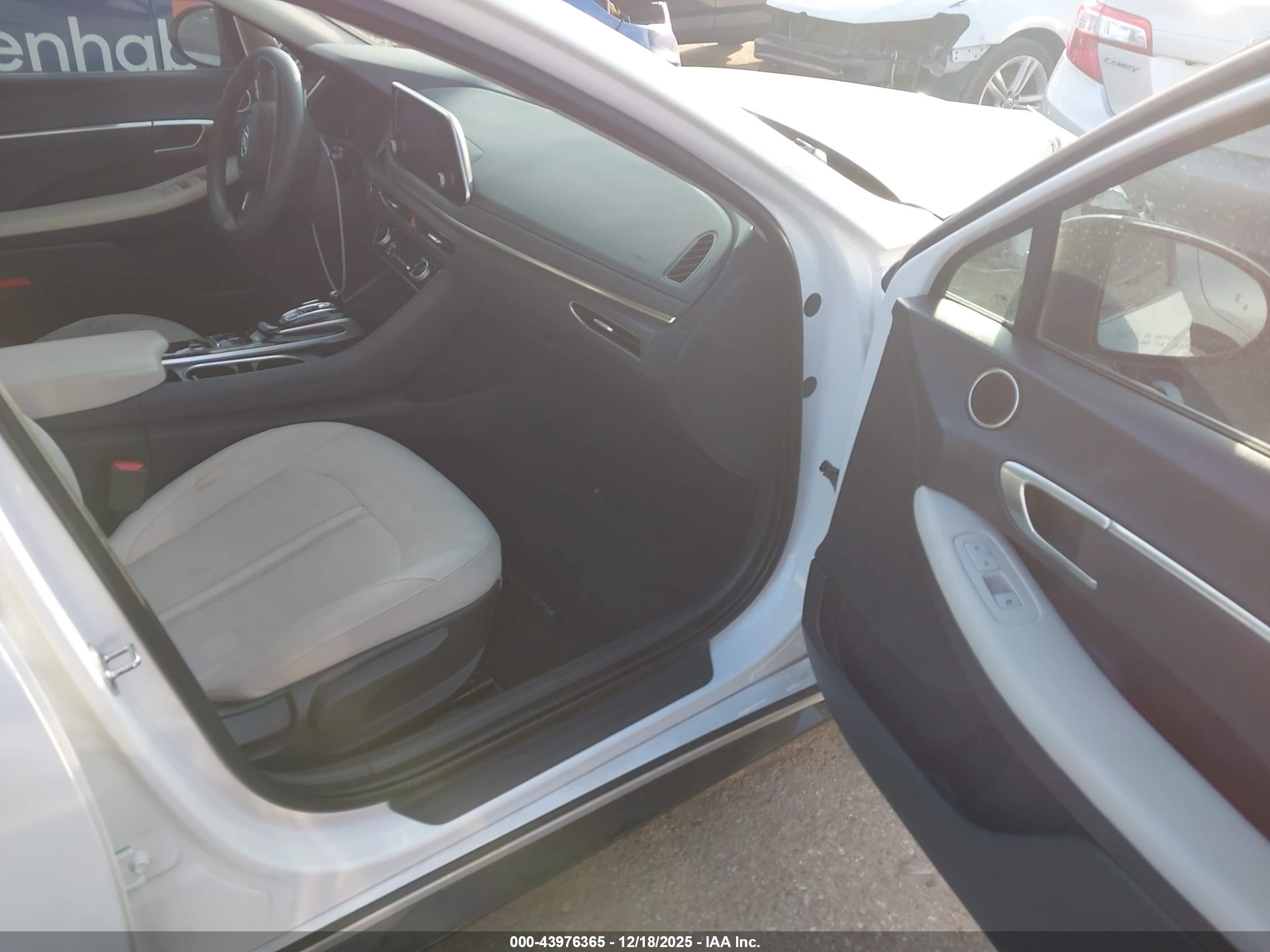 HYUNDAI SONATA image 5
