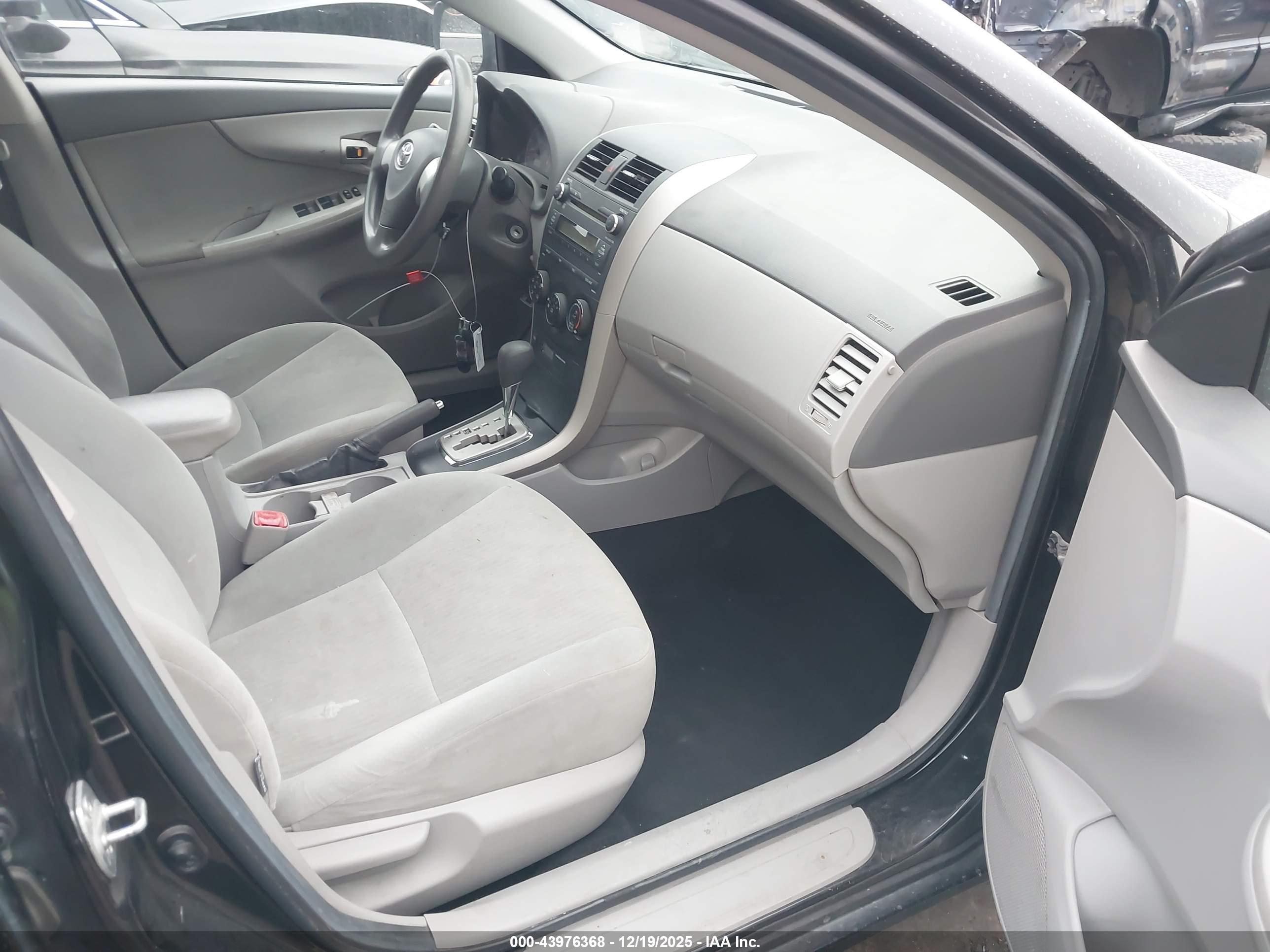 TOYOTA COROLLA image 5