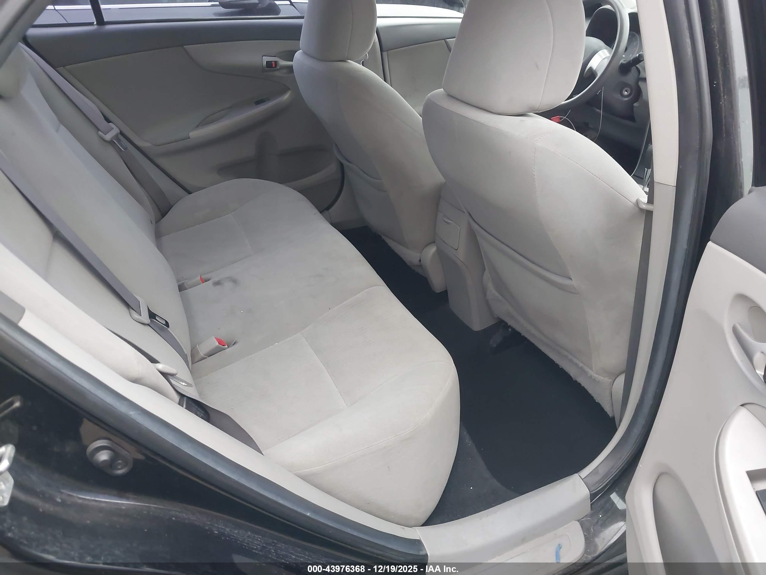 TOYOTA COROLLA image 8
