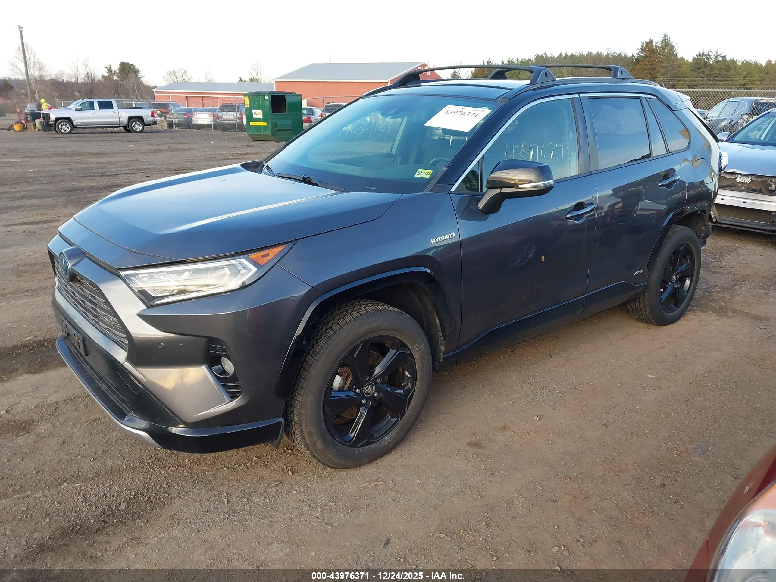 TOYOTA RAV4 image 2