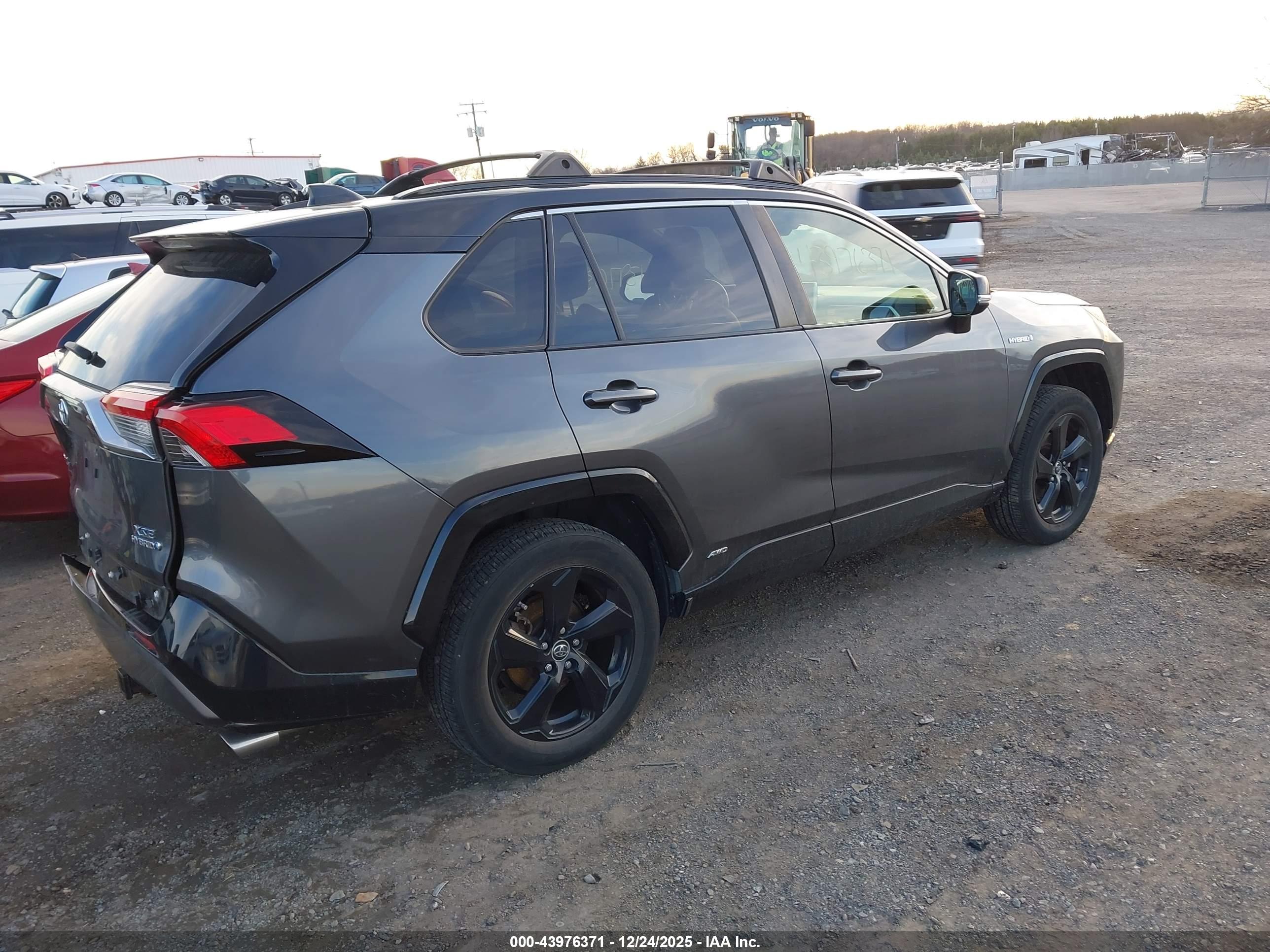TOYOTA RAV4 image 4