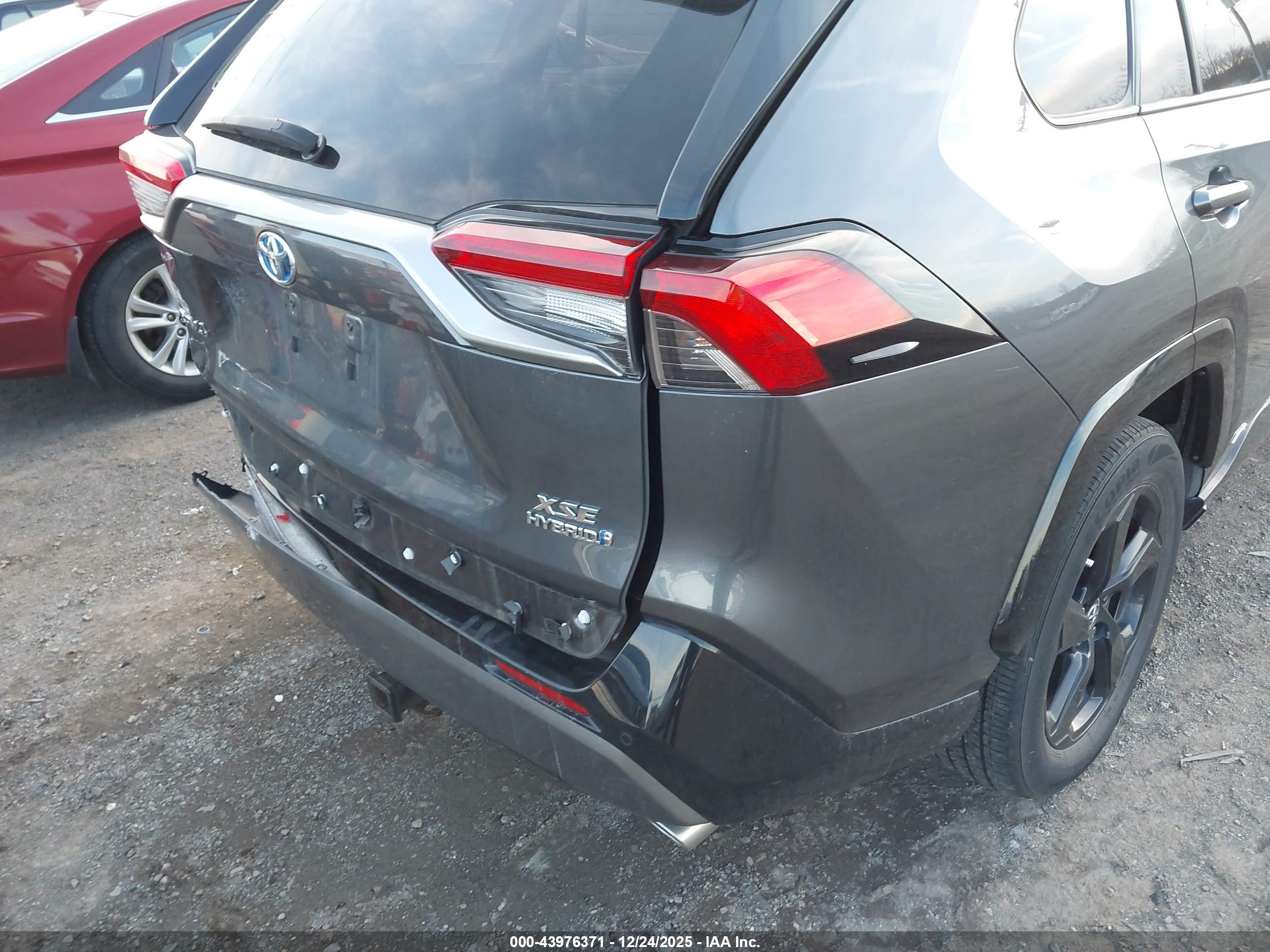 TOYOTA RAV4 image 6