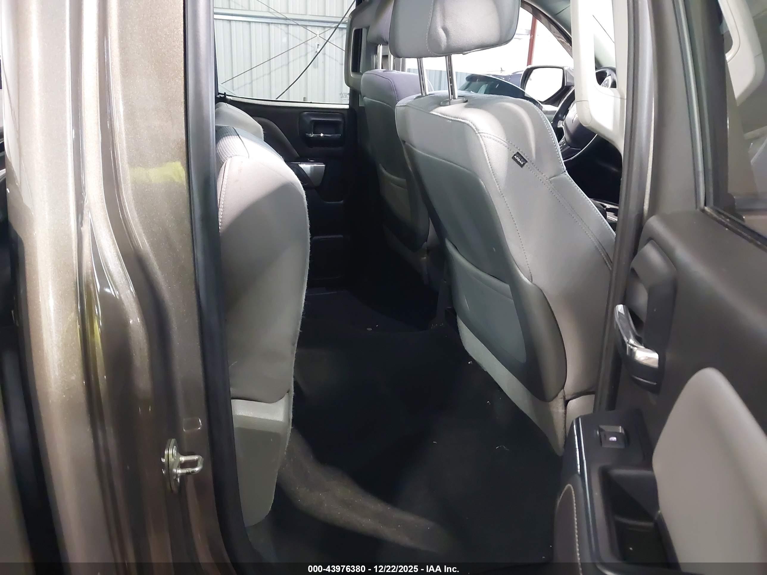CHEVROLET SILVERADO image 8