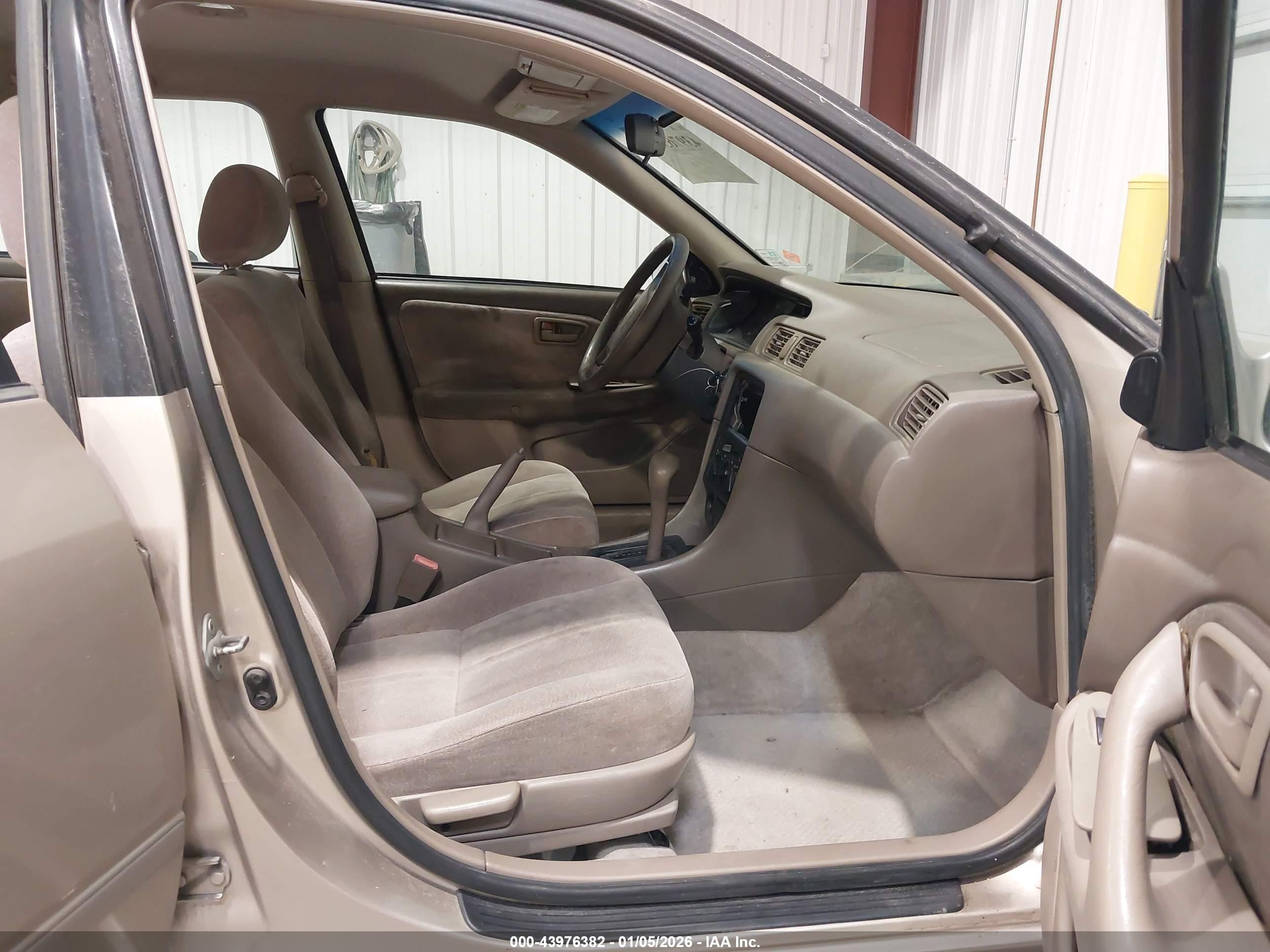TOYOTA CAMRY image 5
