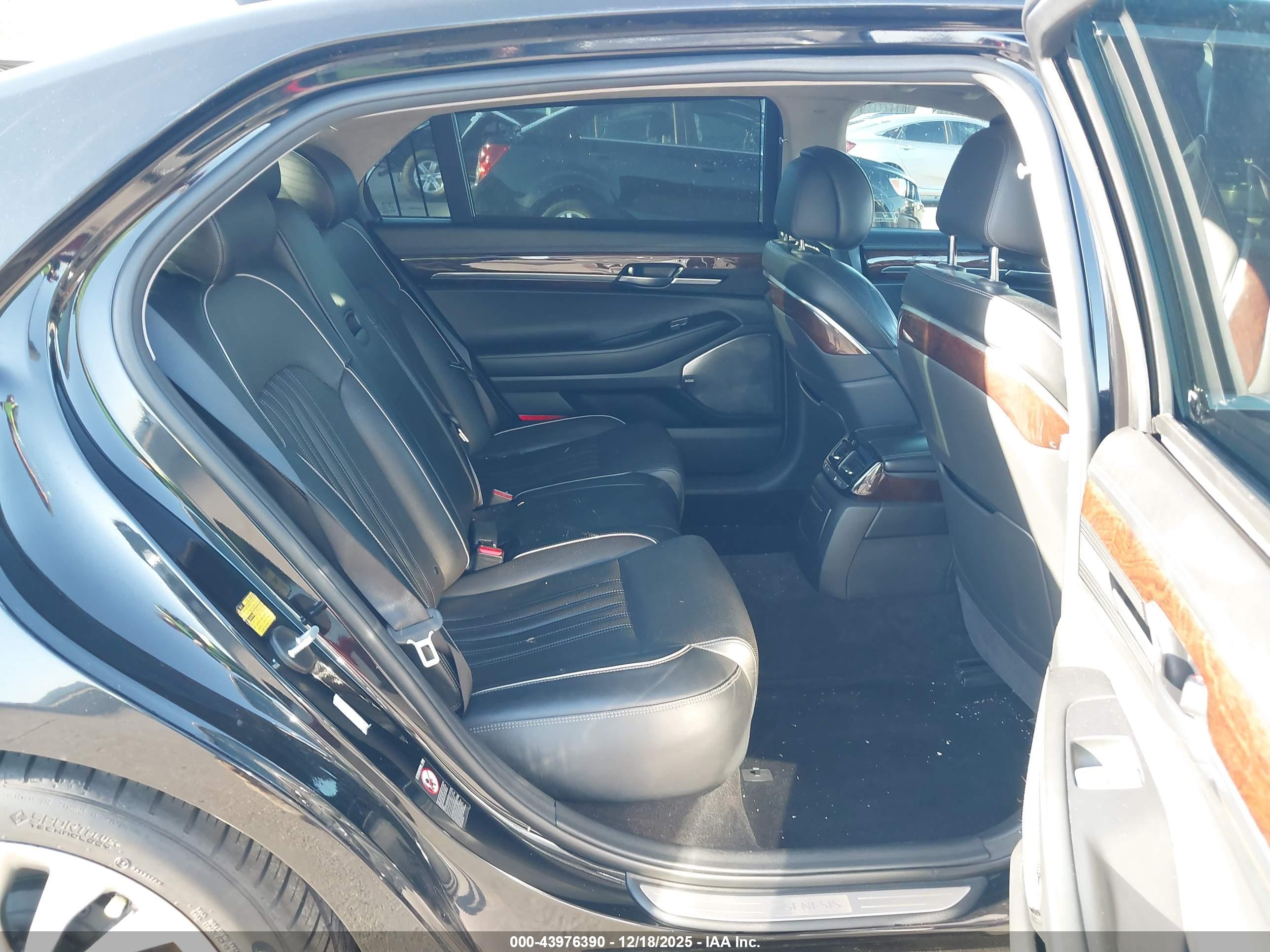 GENESIS G90 image 8