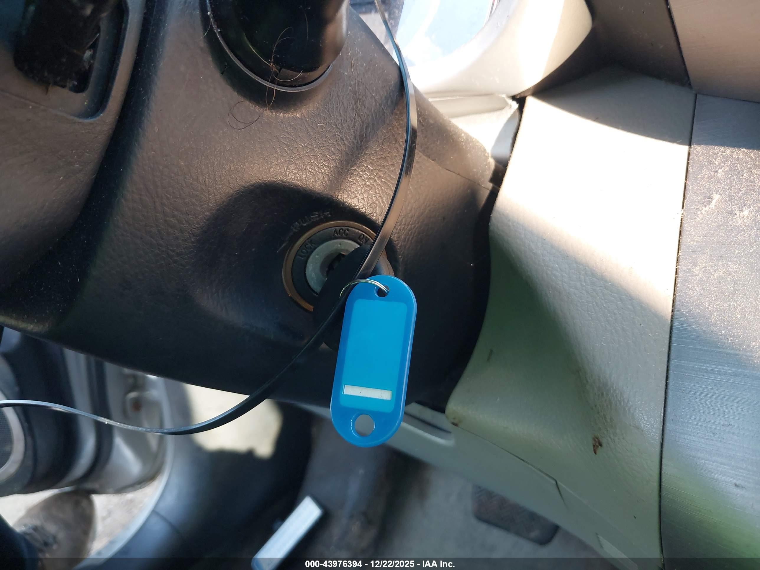 TOYOTA RAV4 image 11