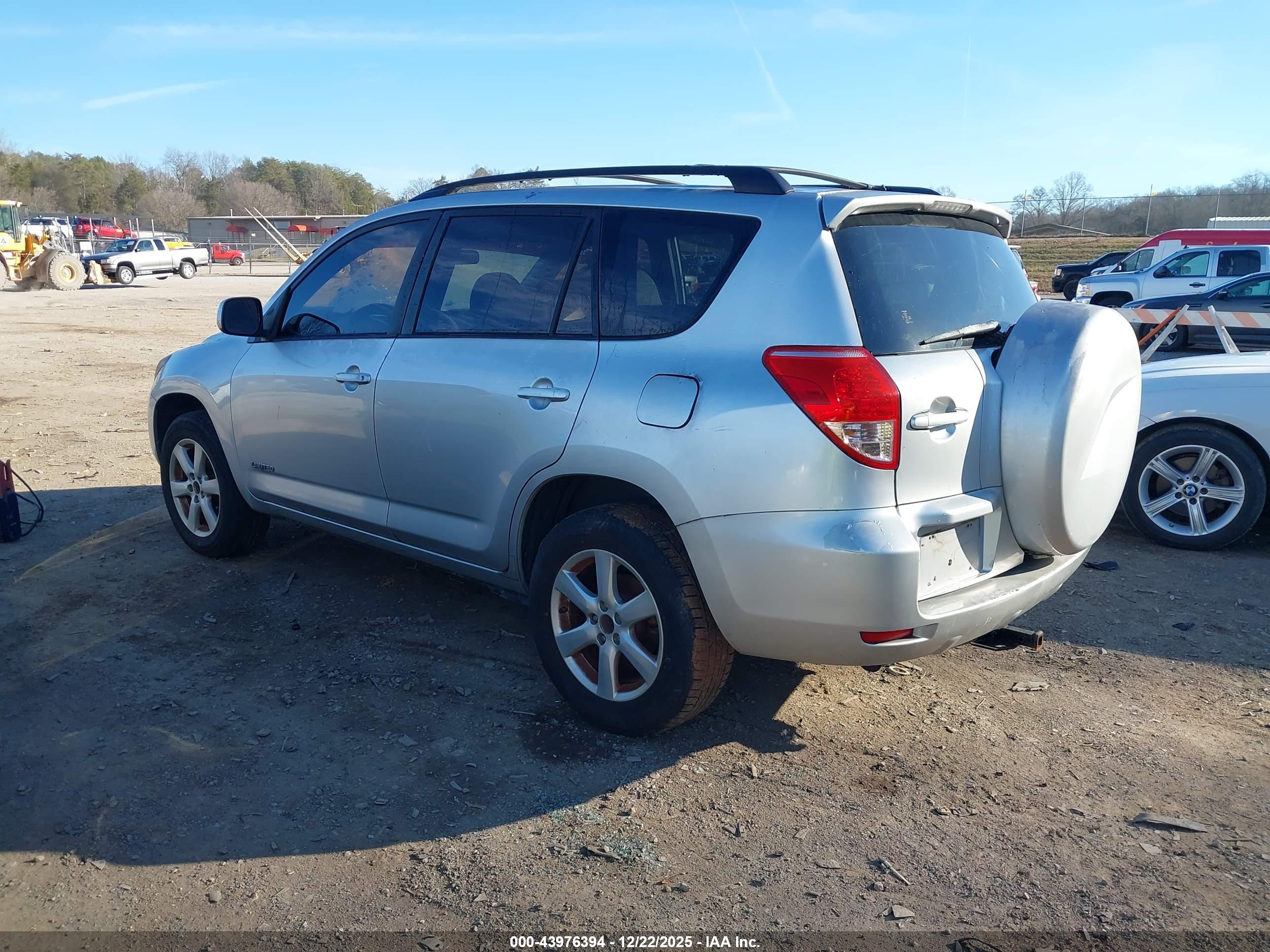 TOYOTA RAV4 image 3