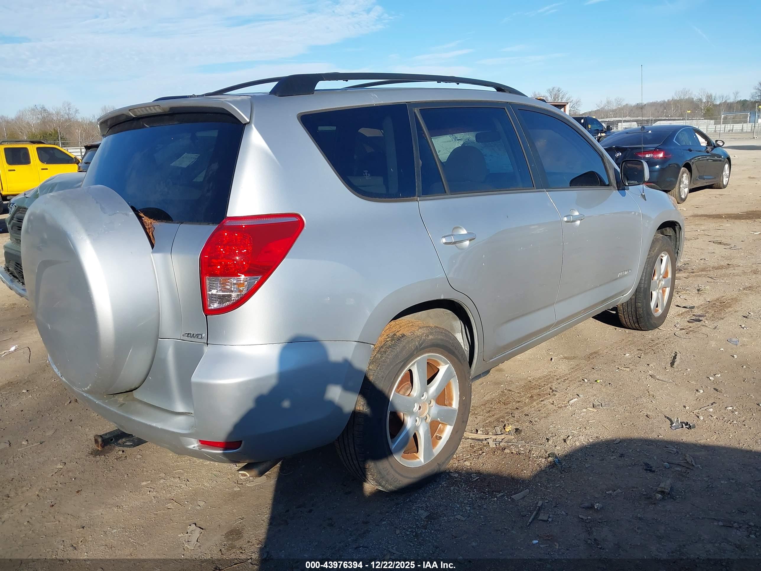 TOYOTA RAV4 image 4