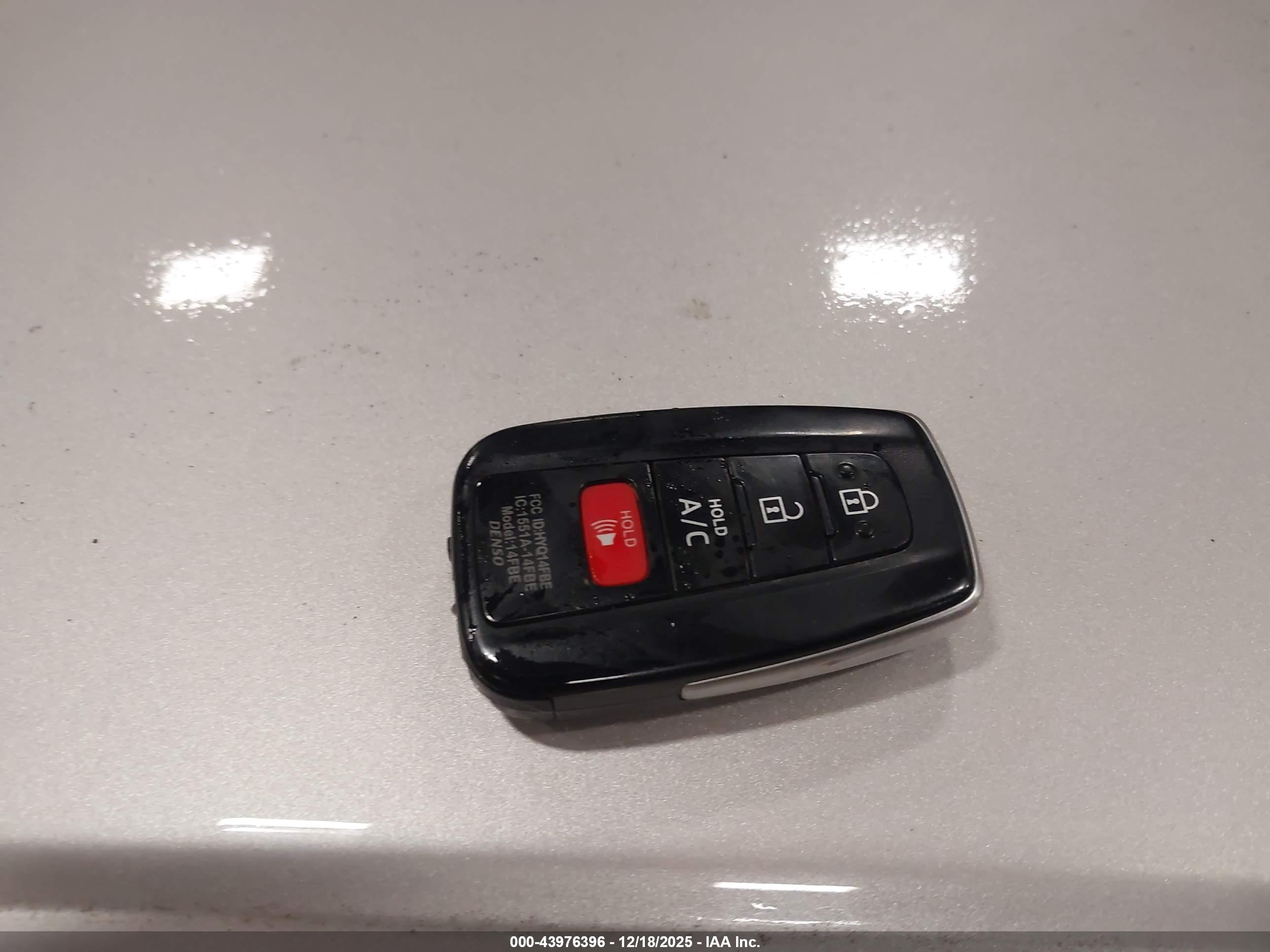 TOYOTA PRIUS image 11