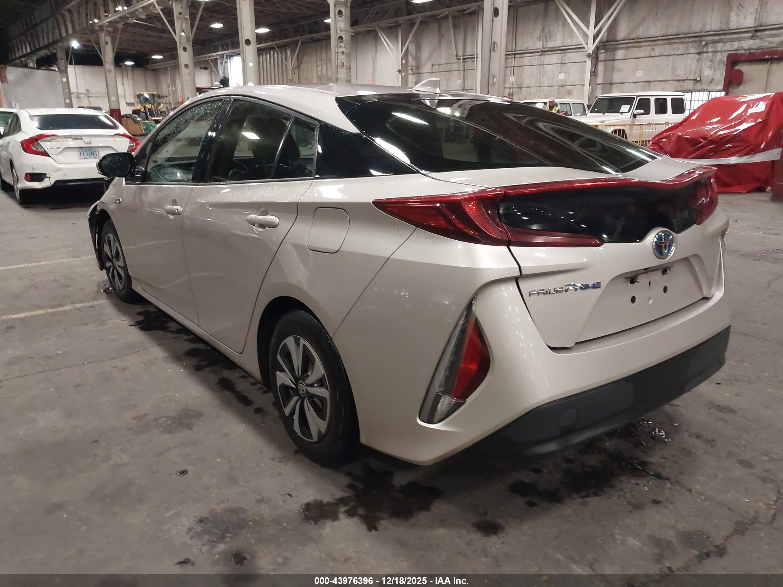 TOYOTA PRIUS image 3
