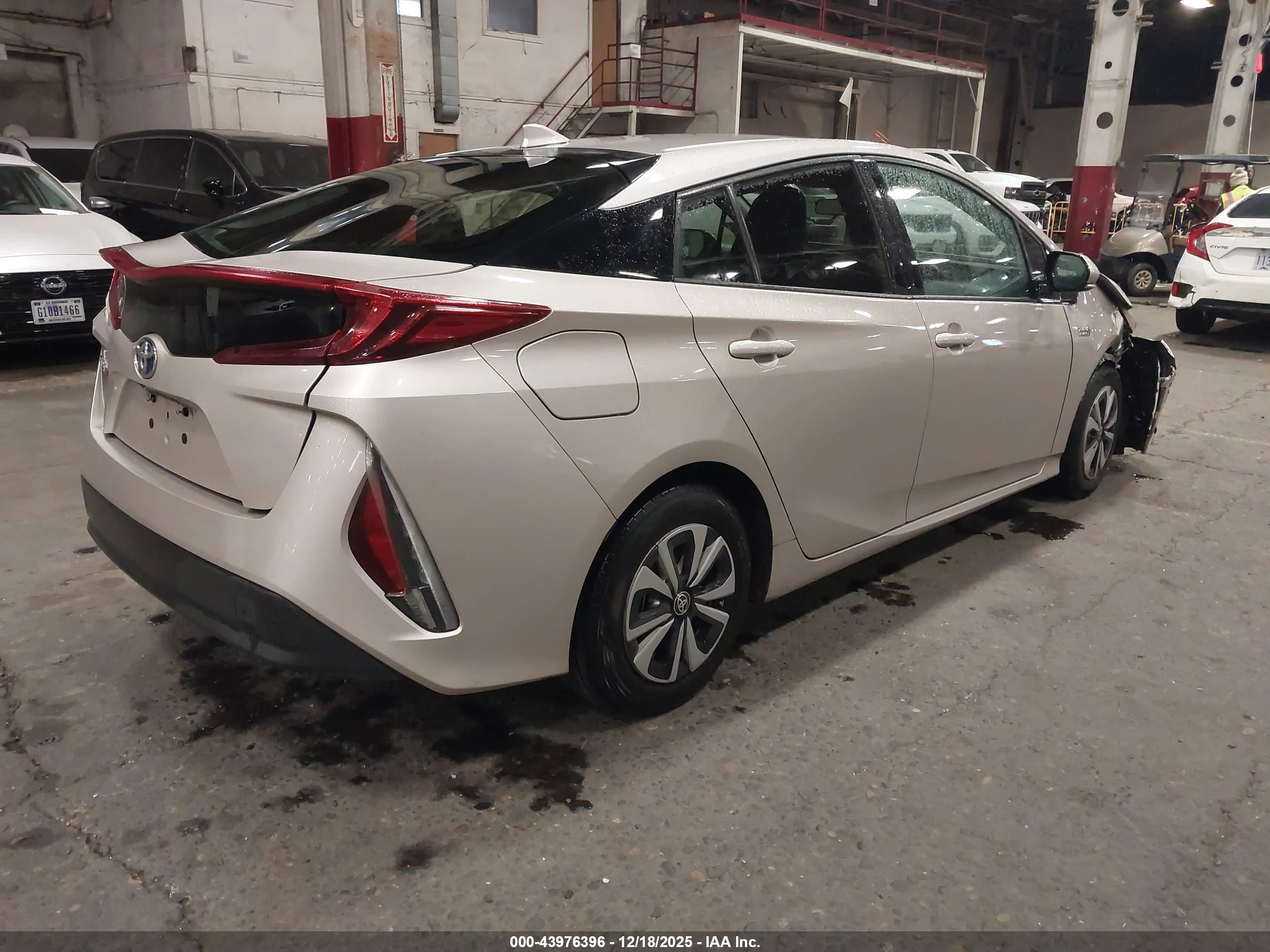TOYOTA PRIUS image 4