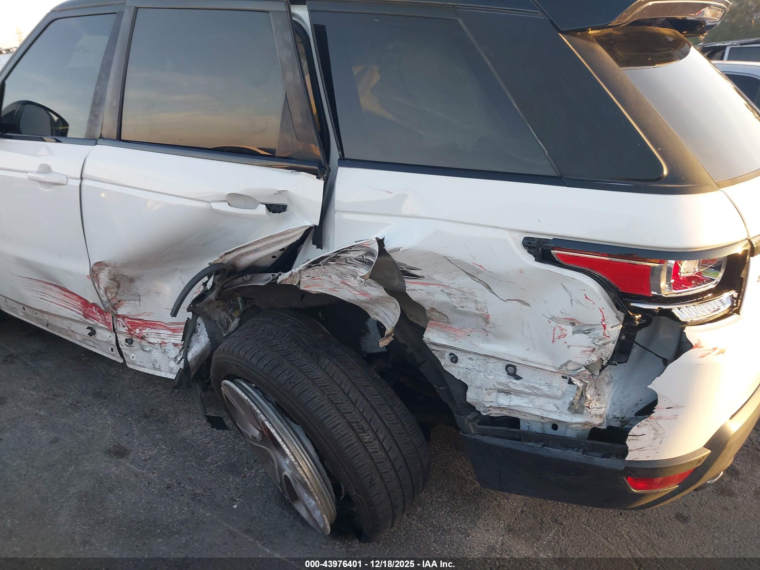 LAND ROVER image 6