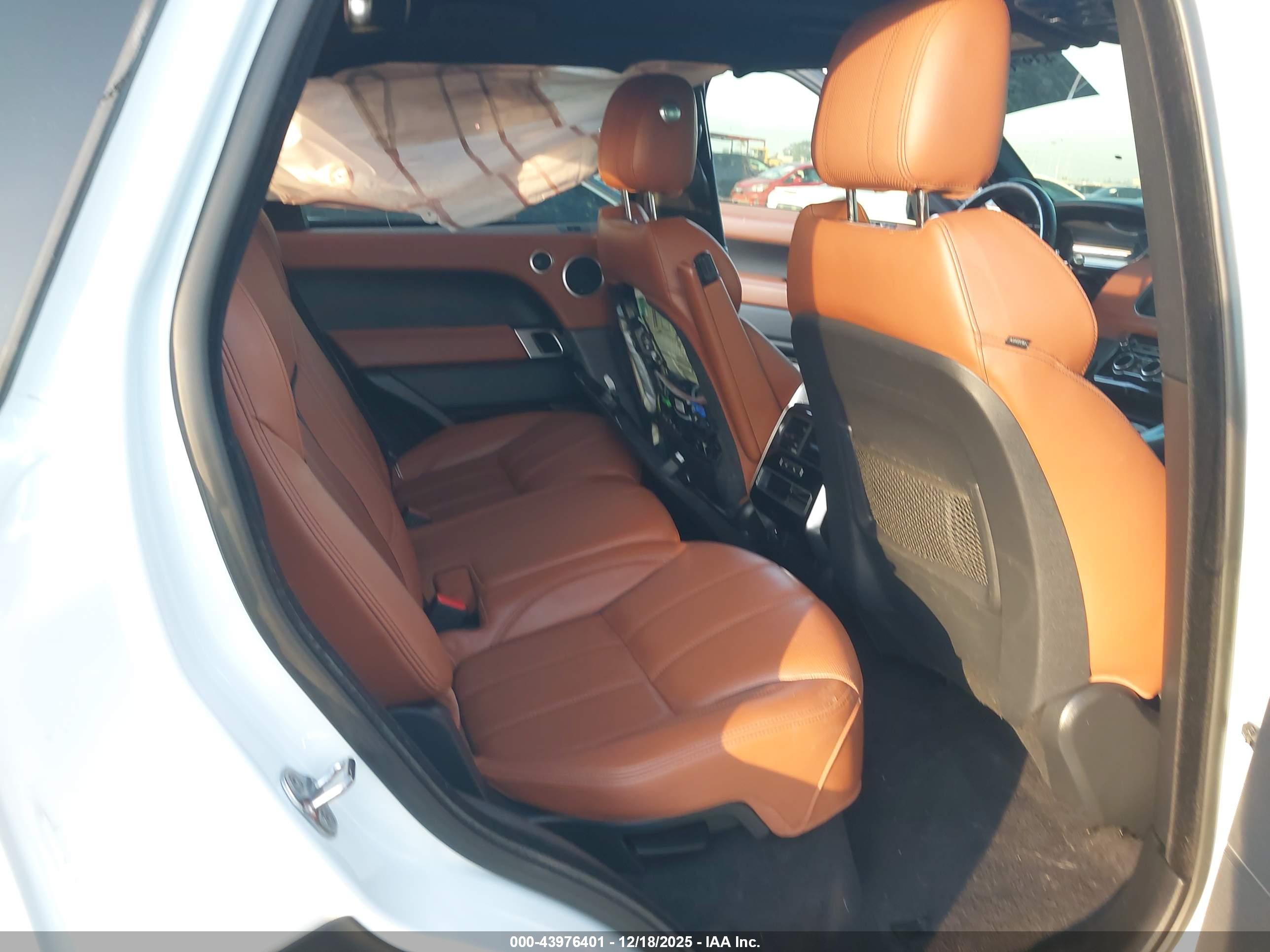 LAND ROVER image 8