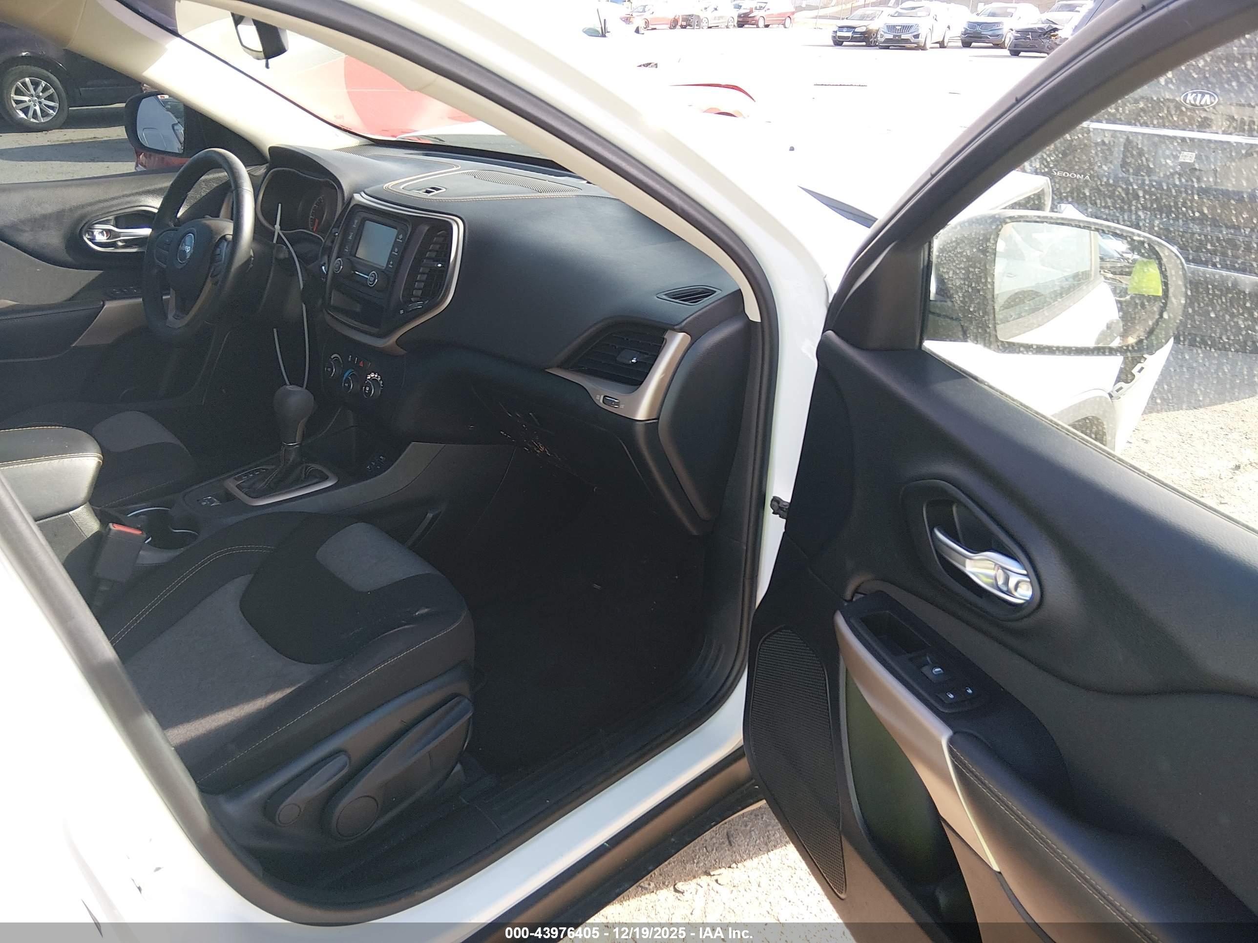 JEEP CHEROKEE image 5